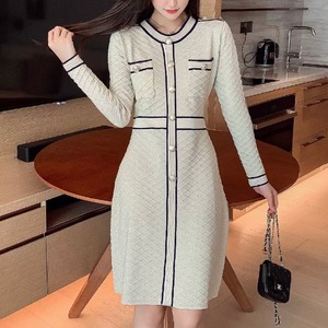 2色 ロングワンピース ミディ丈 バイカラー 送料無料 フレアスカート アイボリー ネイビー レディース ボタン トリム クルーネック 大人可愛い かわいい きれいめ 大人女子 エレガント 無地 春 秋 ガーリー 10代 20代 大人 学生 お出かけ 外出 きれいめカジュアル 着回し ファッション デート コーディネート 重ね着 休日 特別な日 お祝い 記念日 カジュアル 普段着 春コーデ 秋コーデ 韓国 おしゃれ シンプル スタイル ゆったり 細見せ 韓国ファッション 長袖 30代 ママコーデ