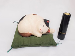 ちぎり和紙のカワイイ眠り猫(三毛)
