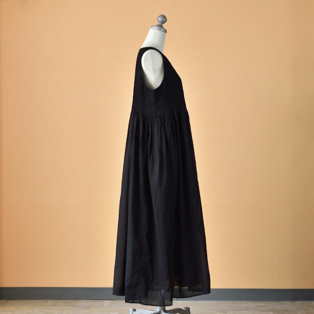 maison de soil メゾンドソイル オーガニックコットンミニピンタックノースリーブドレス・ブラック 細かい手仕事が施されています