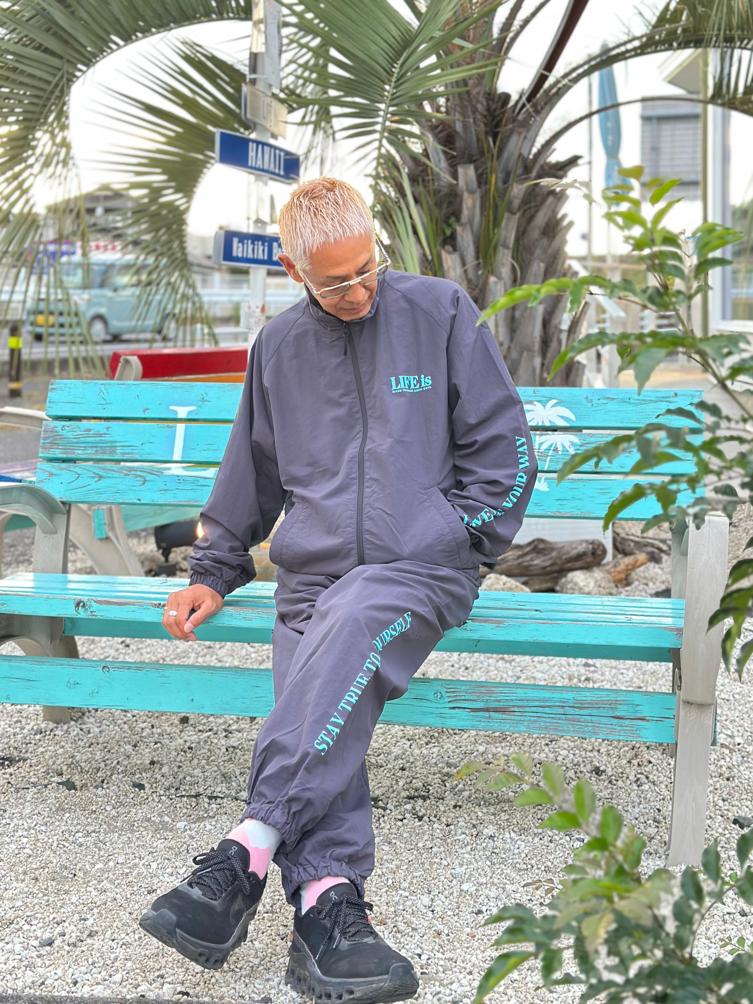 LIFEis 9th anniversary ナイロンセットアップパンツ ￥11,000(12,100)