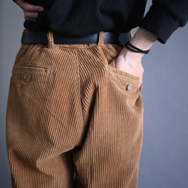 2-tuck tapered silhouette brown wide corduroy pants