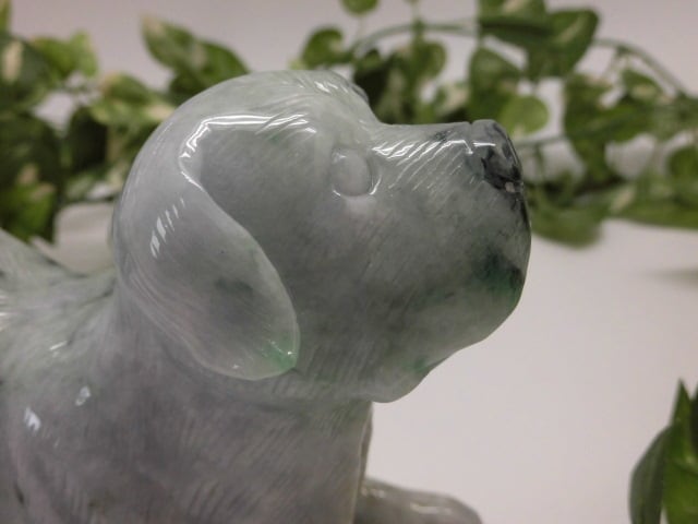 【送料無料】ミャンマー産天然翡翠犬　no.2