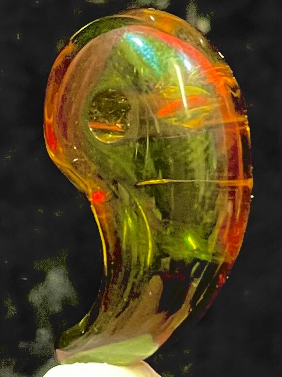 グリーンアンバー勾玉