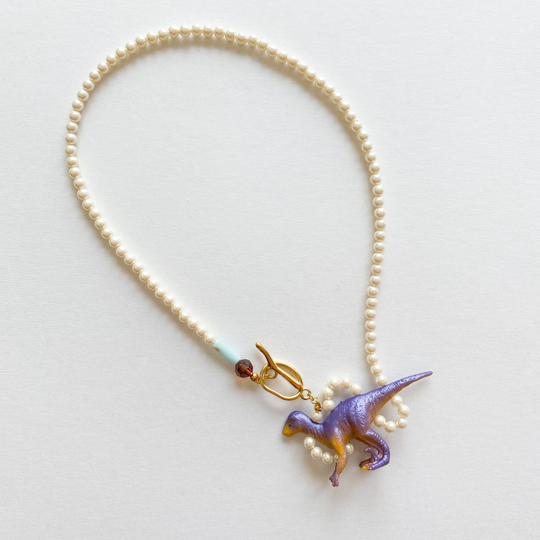 恐竜のくねくねネックレス