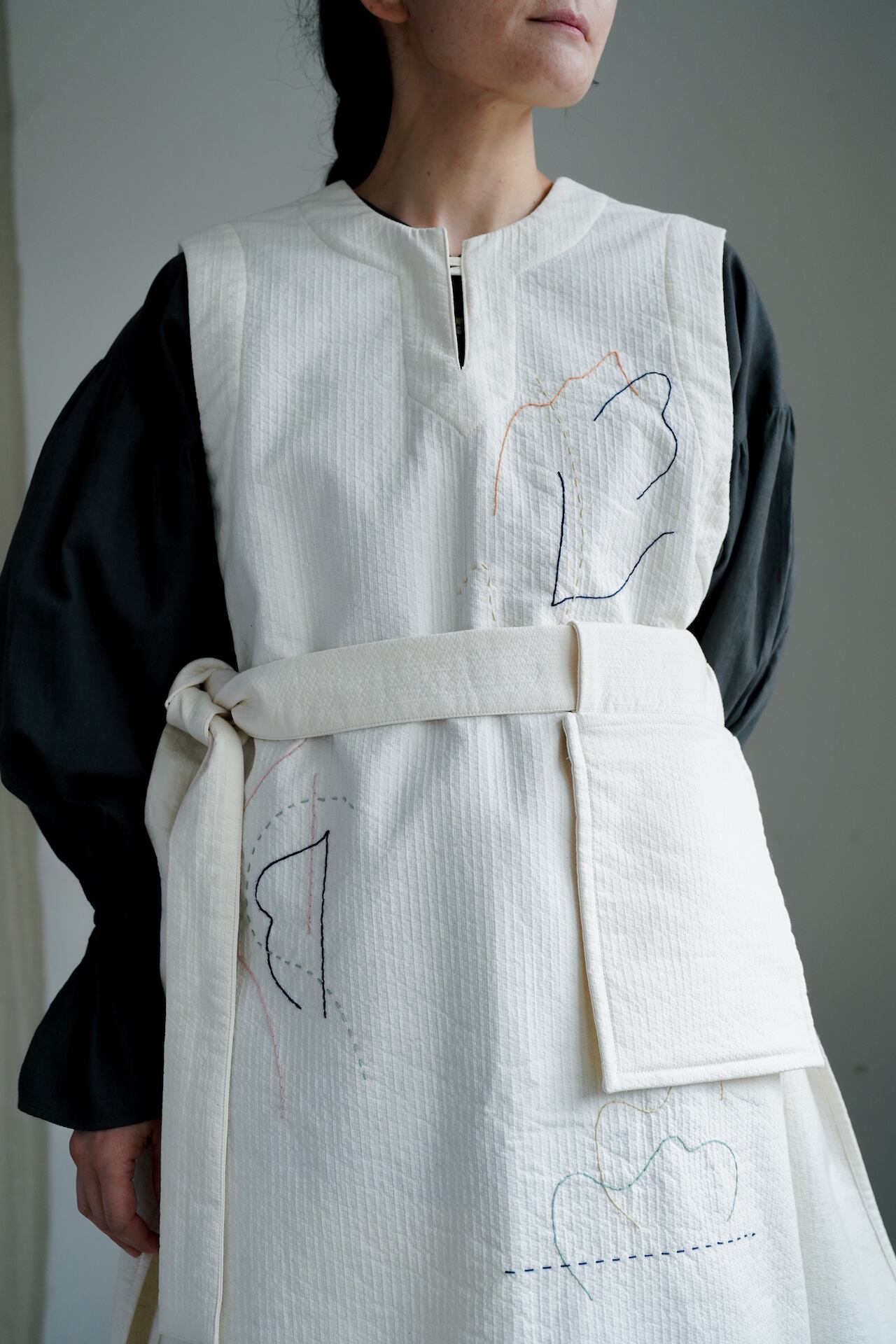 Transient Embroidery Apron One-piece Ssize | MARU TO