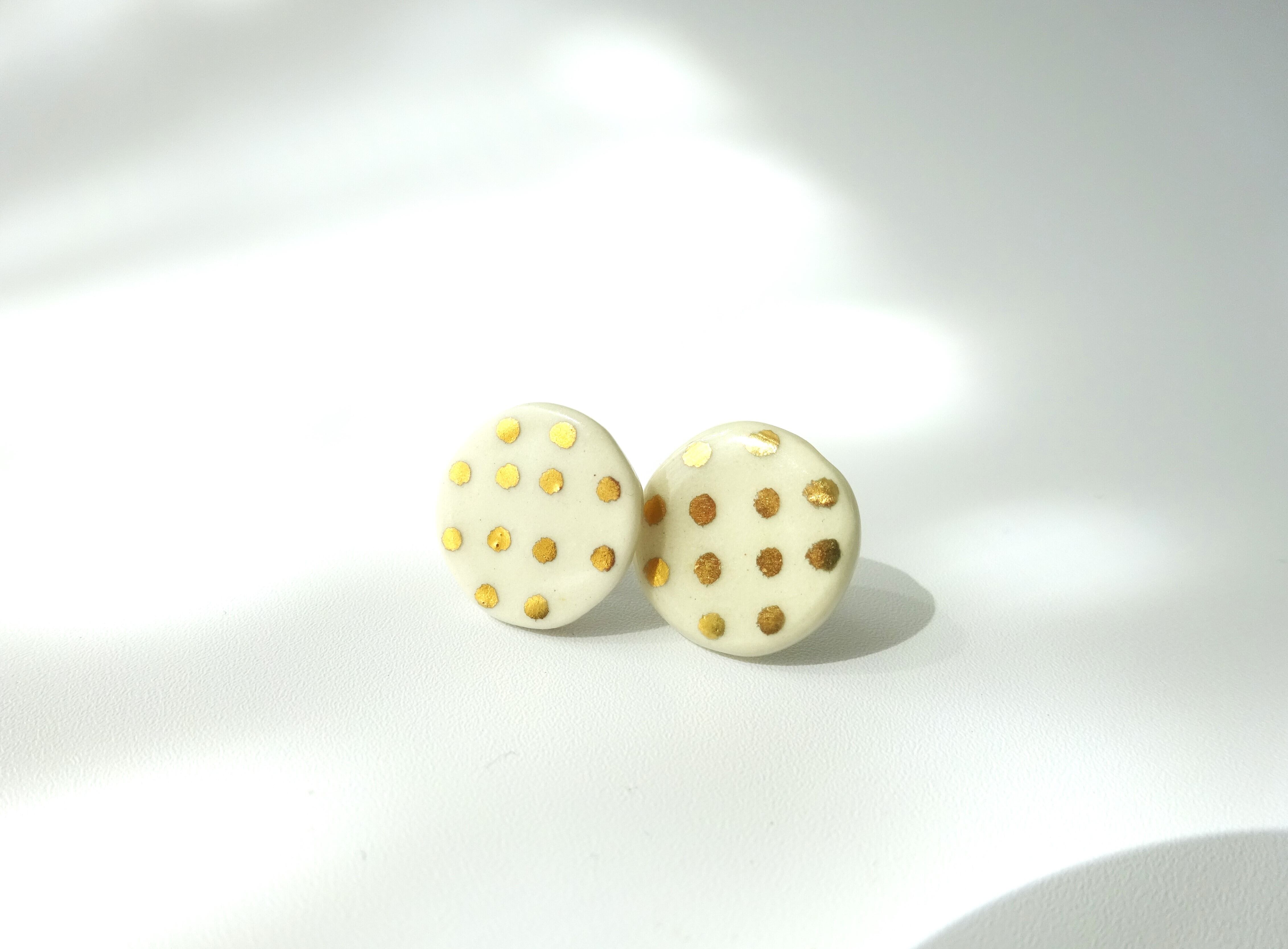 金彩dot round pierce／earring（白）