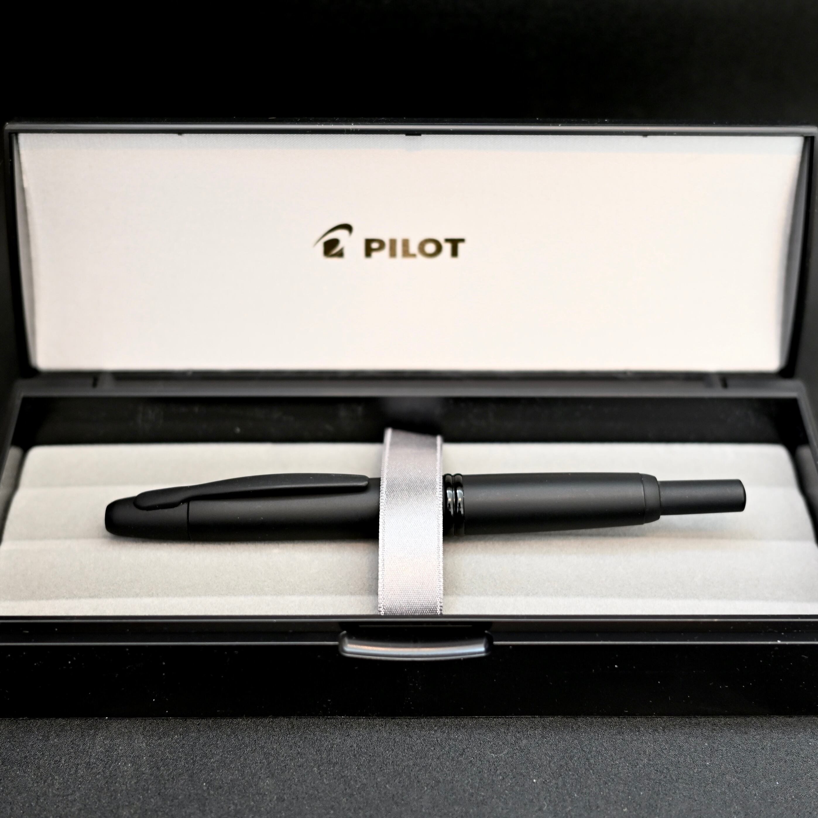 旧価格在庫】PILOTキャップレス万年筆 マットブラック(コンバータ 