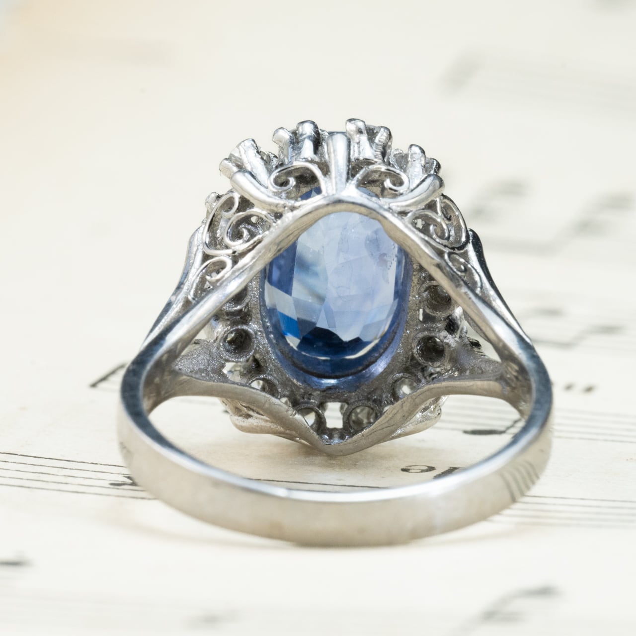 日本の作品】 Pt900 昭和ザマスリング 非加熱ブルーサファイヤ 3.903ct