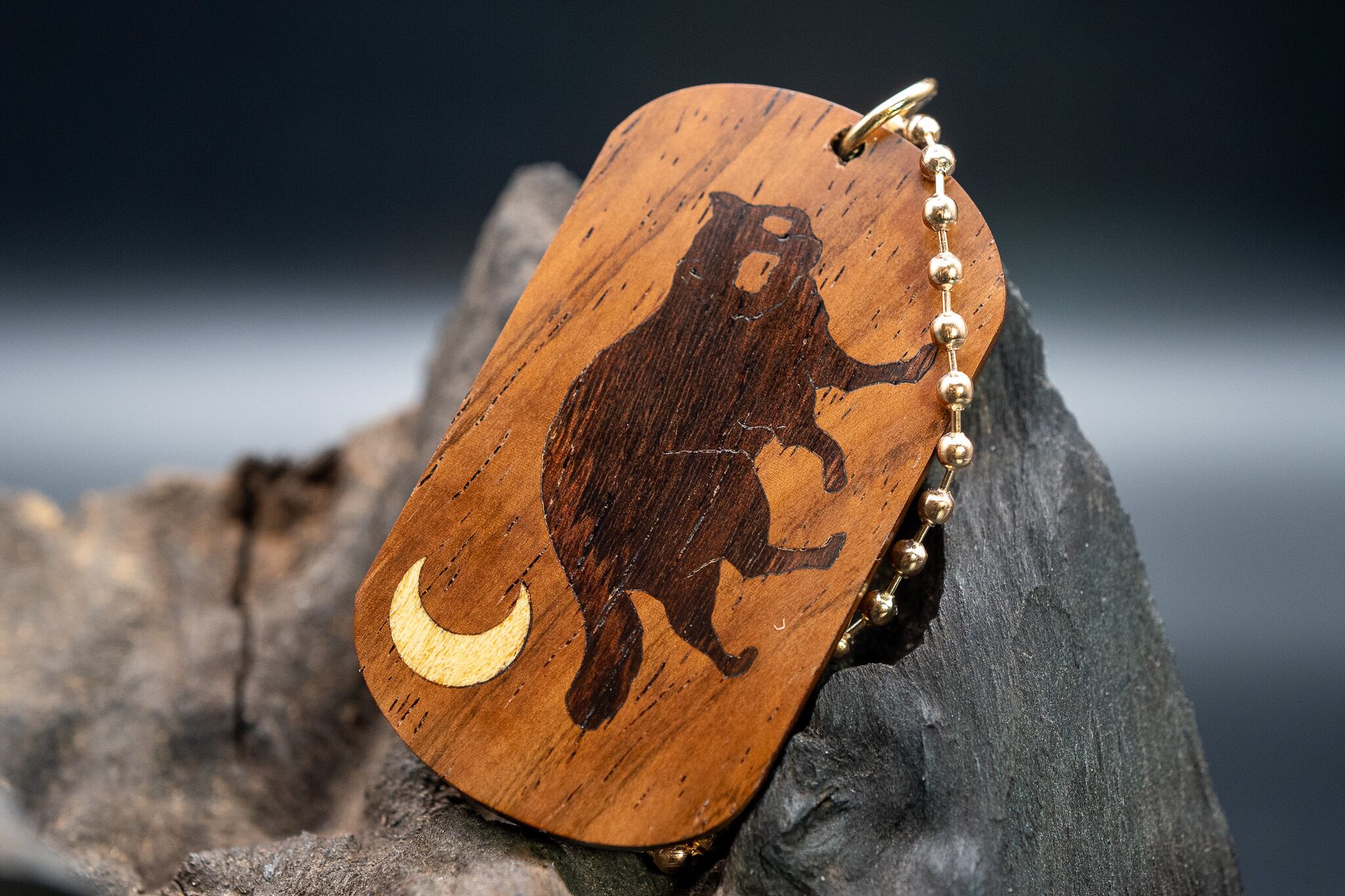 【音楽業界屈指の銘木】 ハカランダ ドッグタグ 象嵌 三日月とたぬき