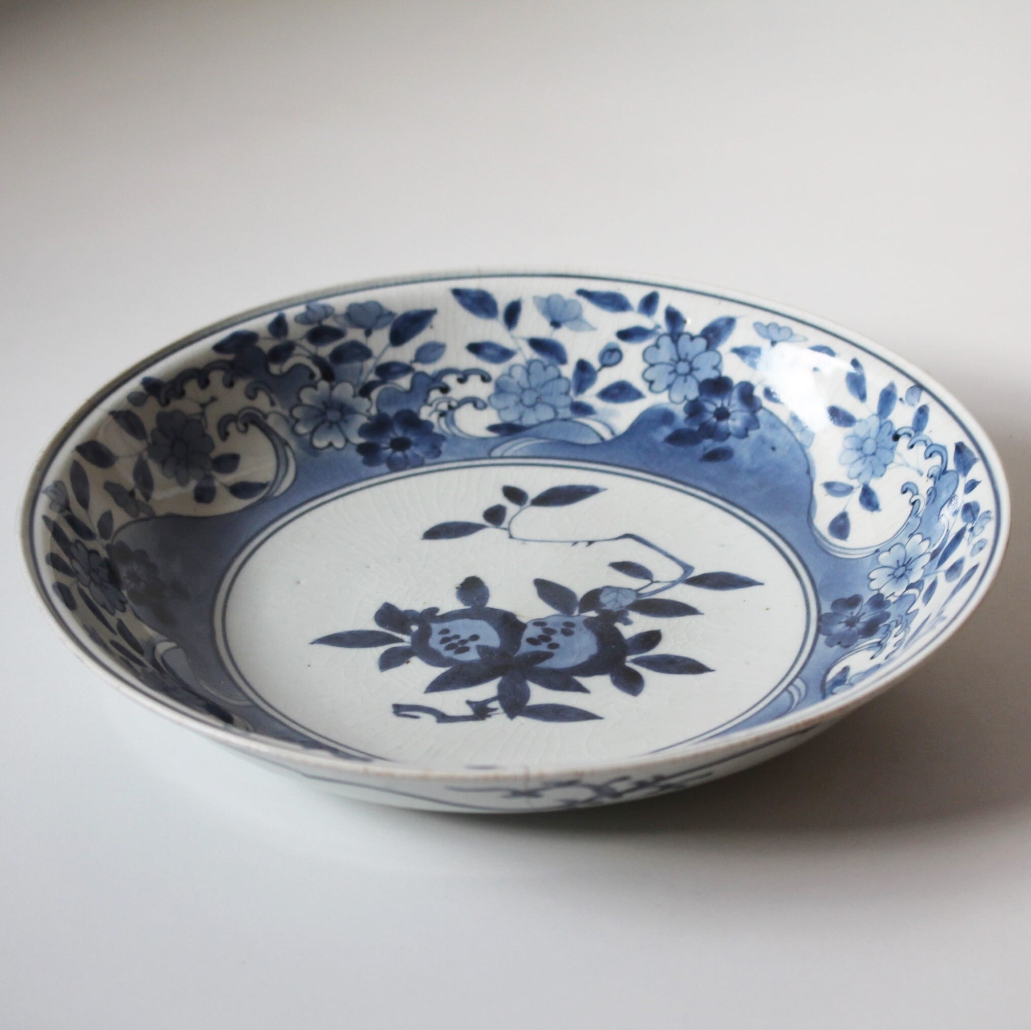 古伊万里染付柘榴花筏文大皿 d31.6cm　Imari Blue and White Large Dish, Design of  Pomegranates and Sakura Cherry Blossom Petals Floating on Waves　17th-18th C