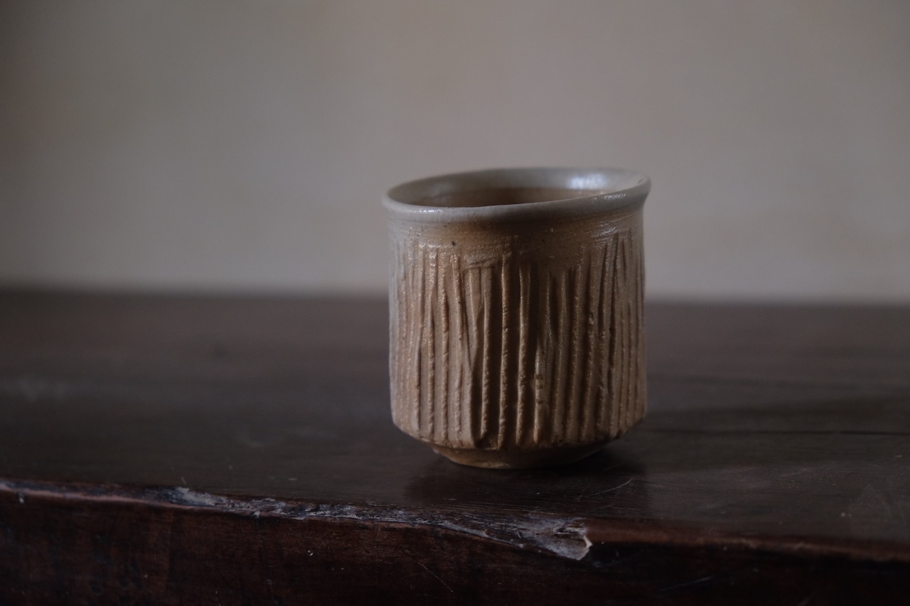 伊黒陶石鎬湯呑/志郎　　　　　　Igro-porcelain clay fluted carving cup/Shiro
