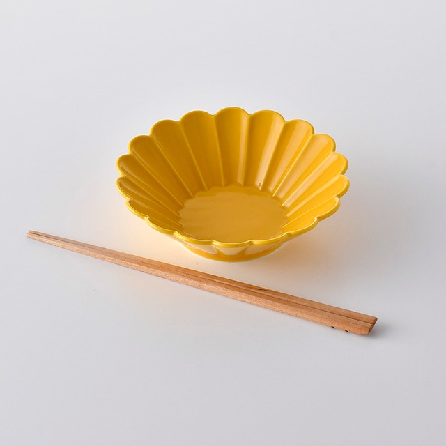 黄釉 菊彫浅鉢