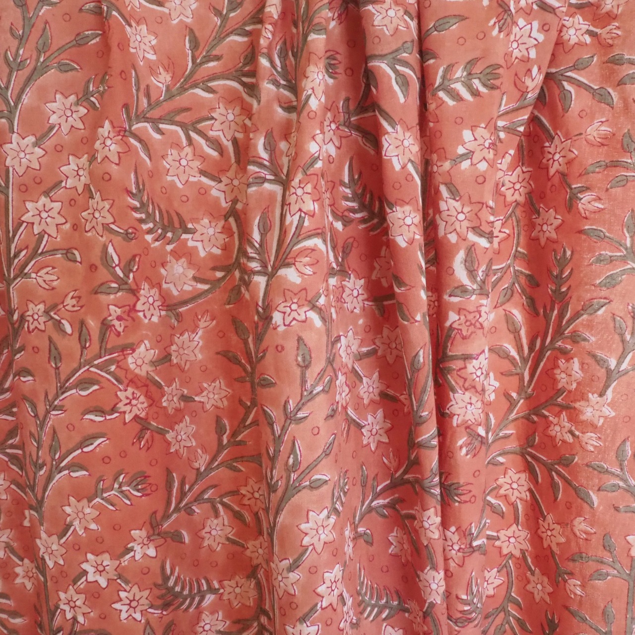 ブロックプリント生地【50cm単位】インド綿  花柄 くすみオレンジ×カーキ #41683-OR1