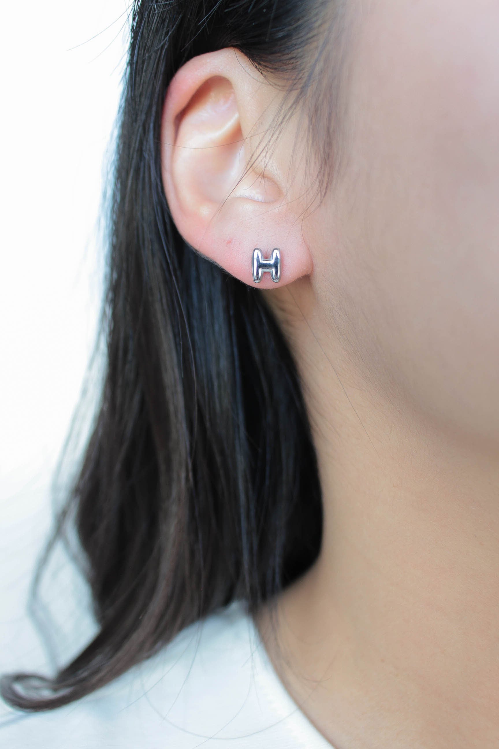 Alphabet Chubby Pierce / Silver | ebine(エビネ)|金属アレルギー対応