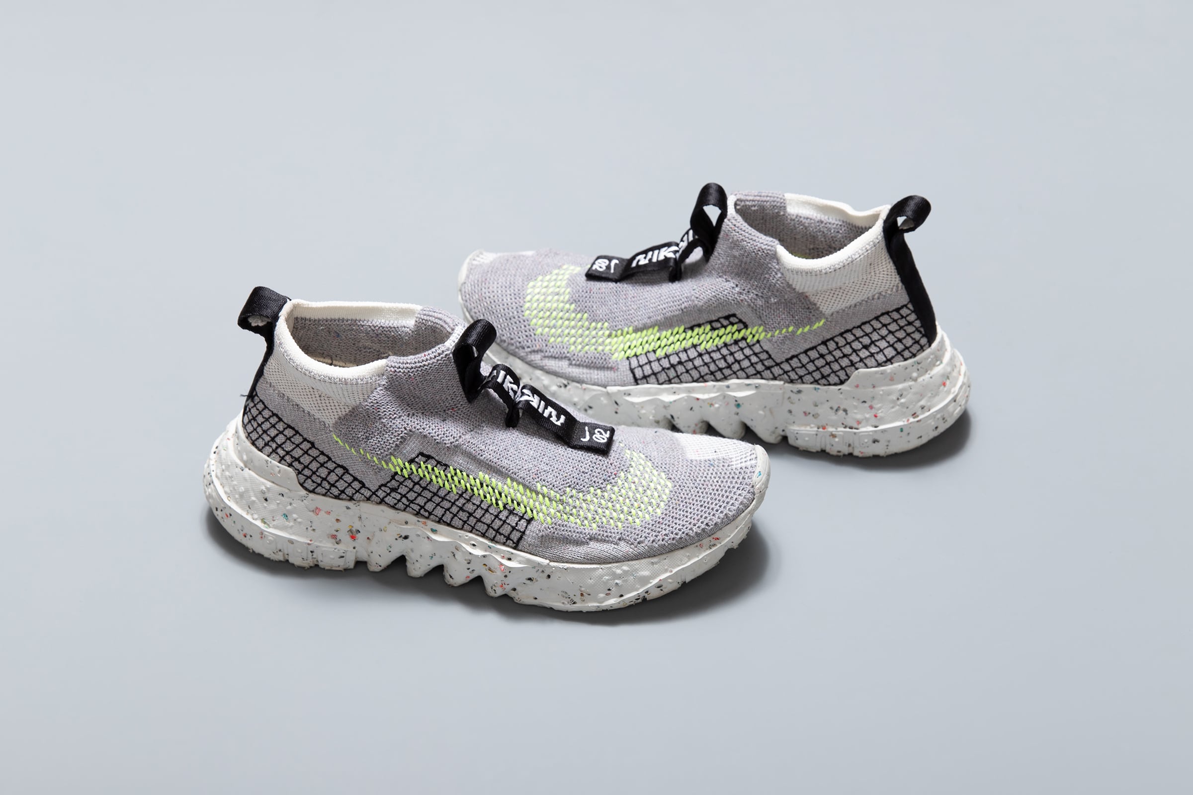 NIKE SPACE HIPPIE 02