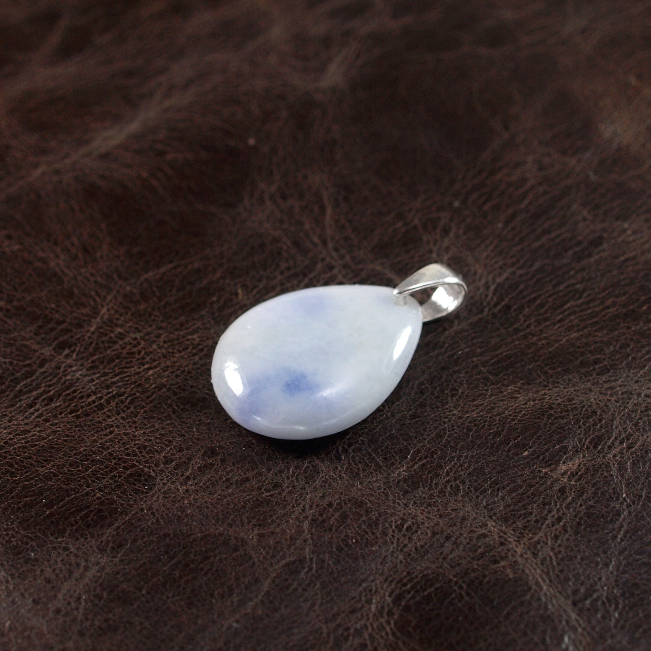 糸魚川 ラベンダー翡翠 しずくペンダントトップ 2.6g | URUWA 工房 うるわ