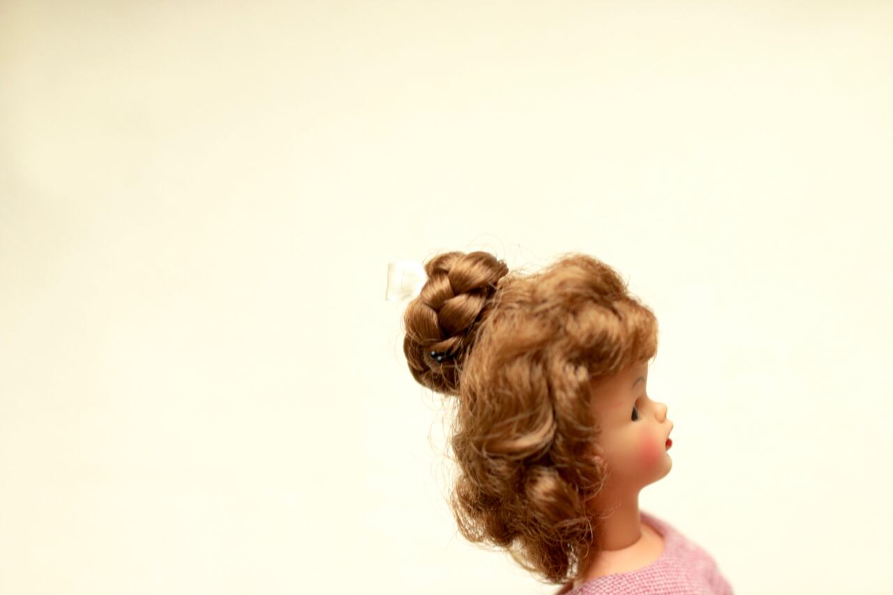 キリリとした美人さんのポーズン・タミーちゃん（ブラウンヘア・人形