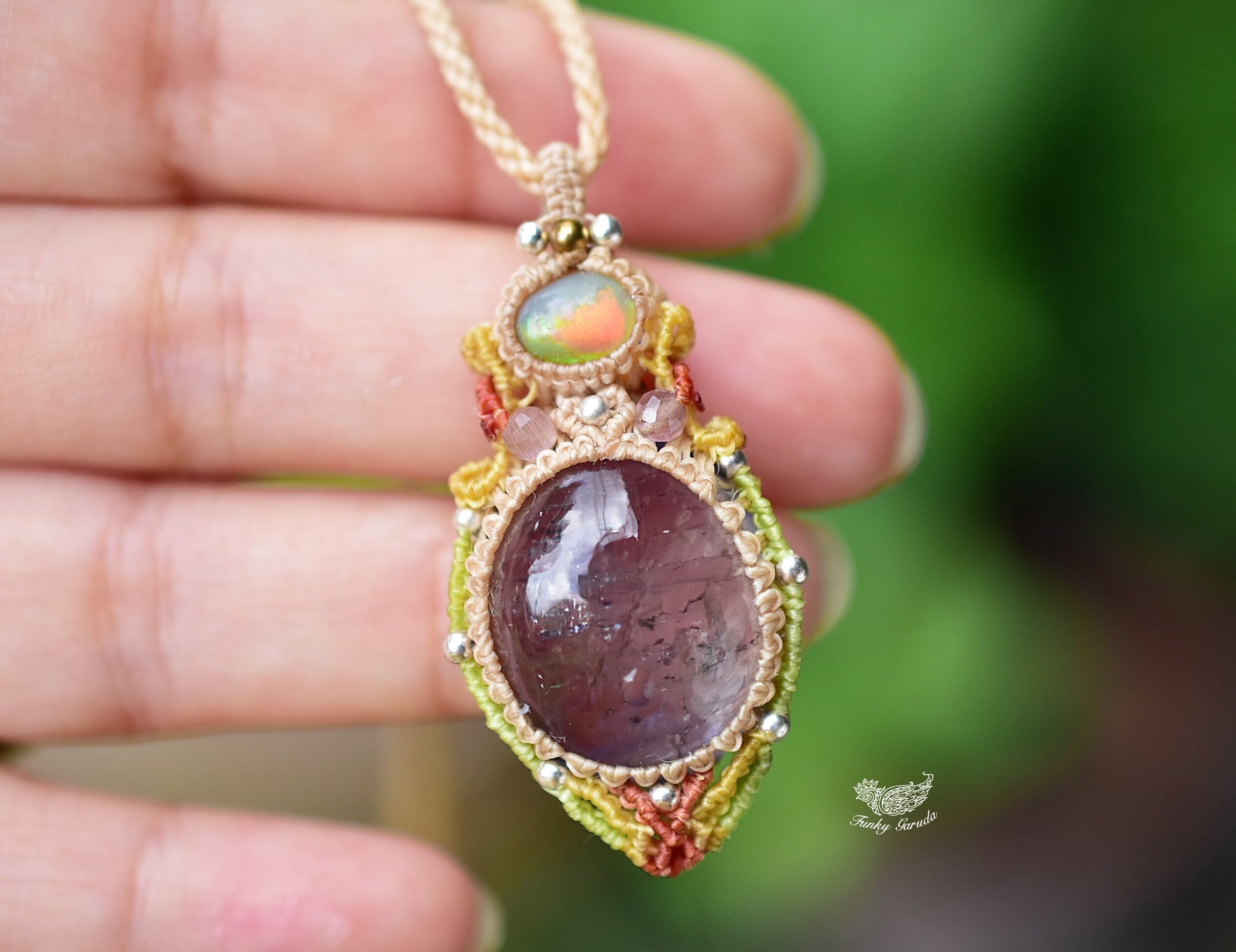 夜空に夢★ハニカムオパール アイオライト マクラメペンダント689