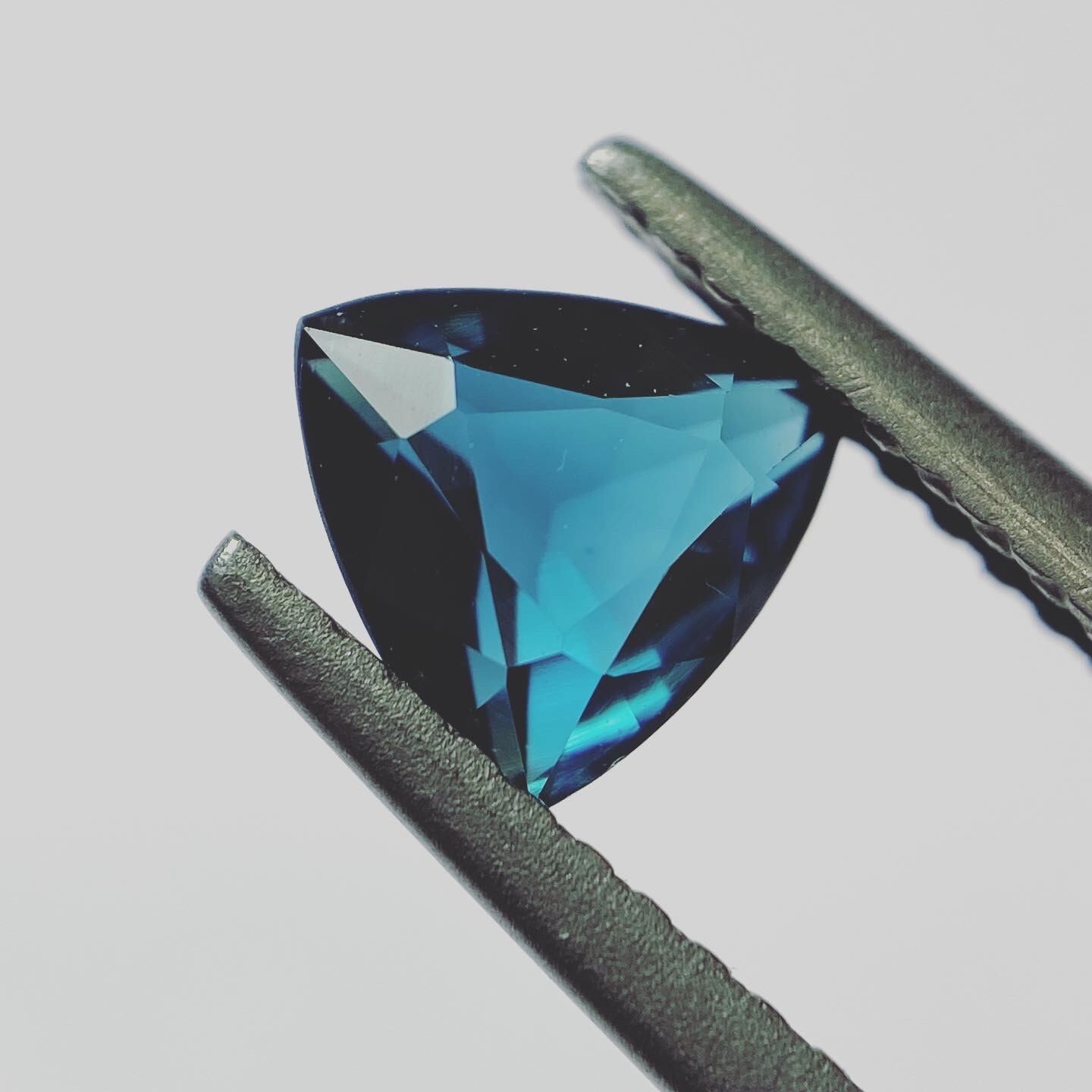 希少なインディゴライト