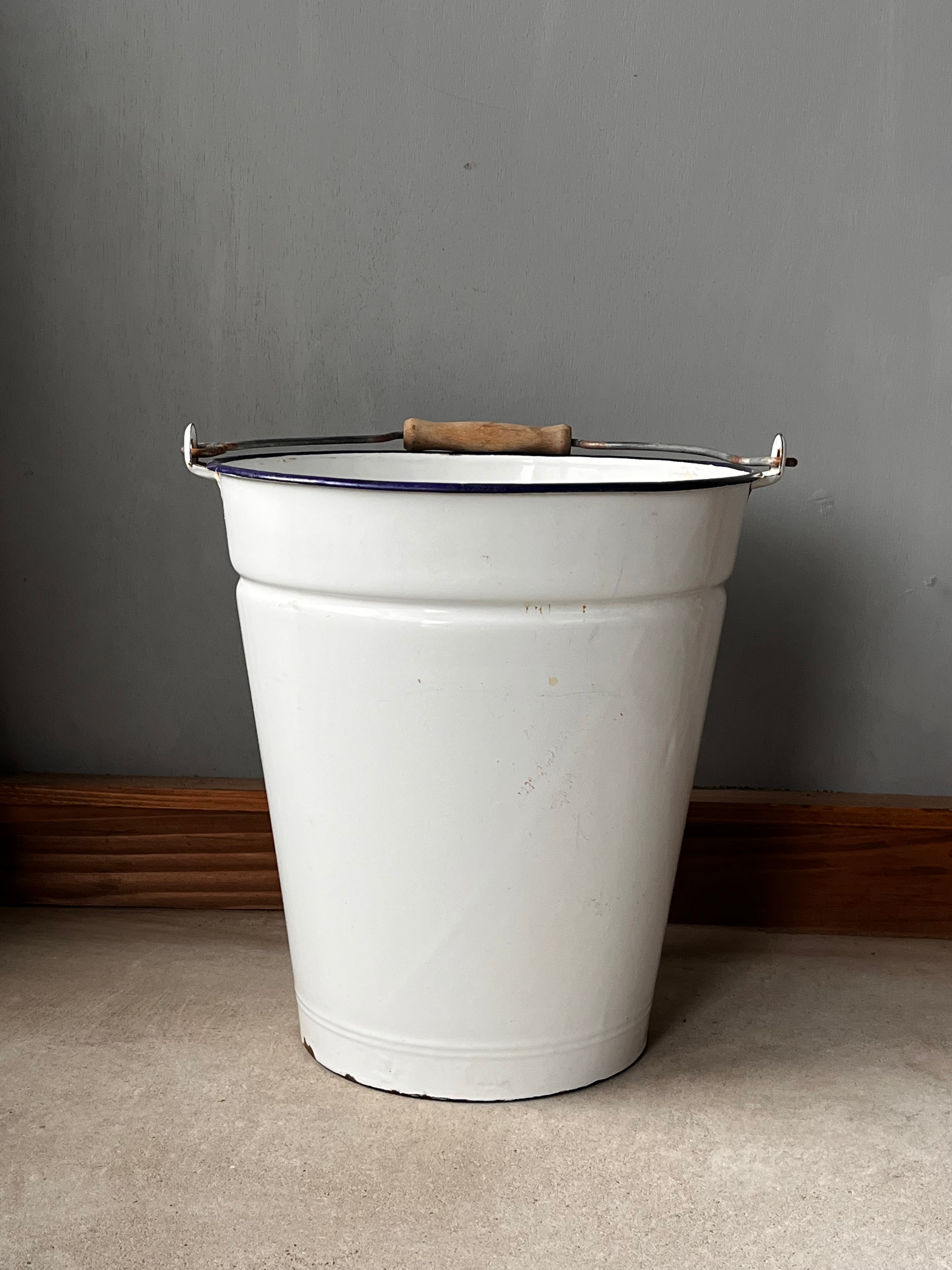 ブルーラインのホーローバケツ | Legacy Market［レガシーマーケット