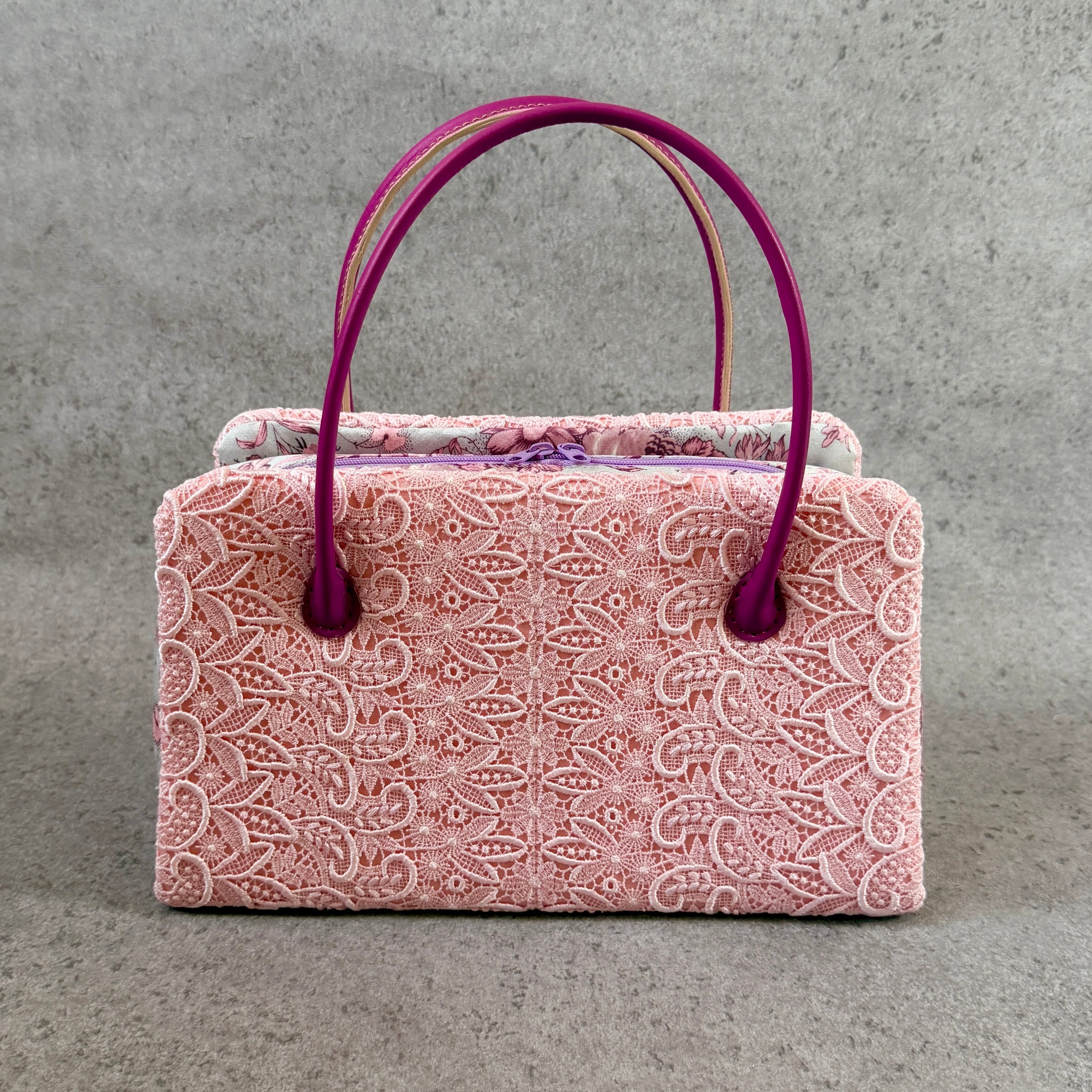 春様　利休バッグ　和装バッグ　井澤屋　鱗紋　ピンク×白　完売品 一点物】利休バッグ ピンクレース 本革ハンドル 和装バッグ 和洋折衷
