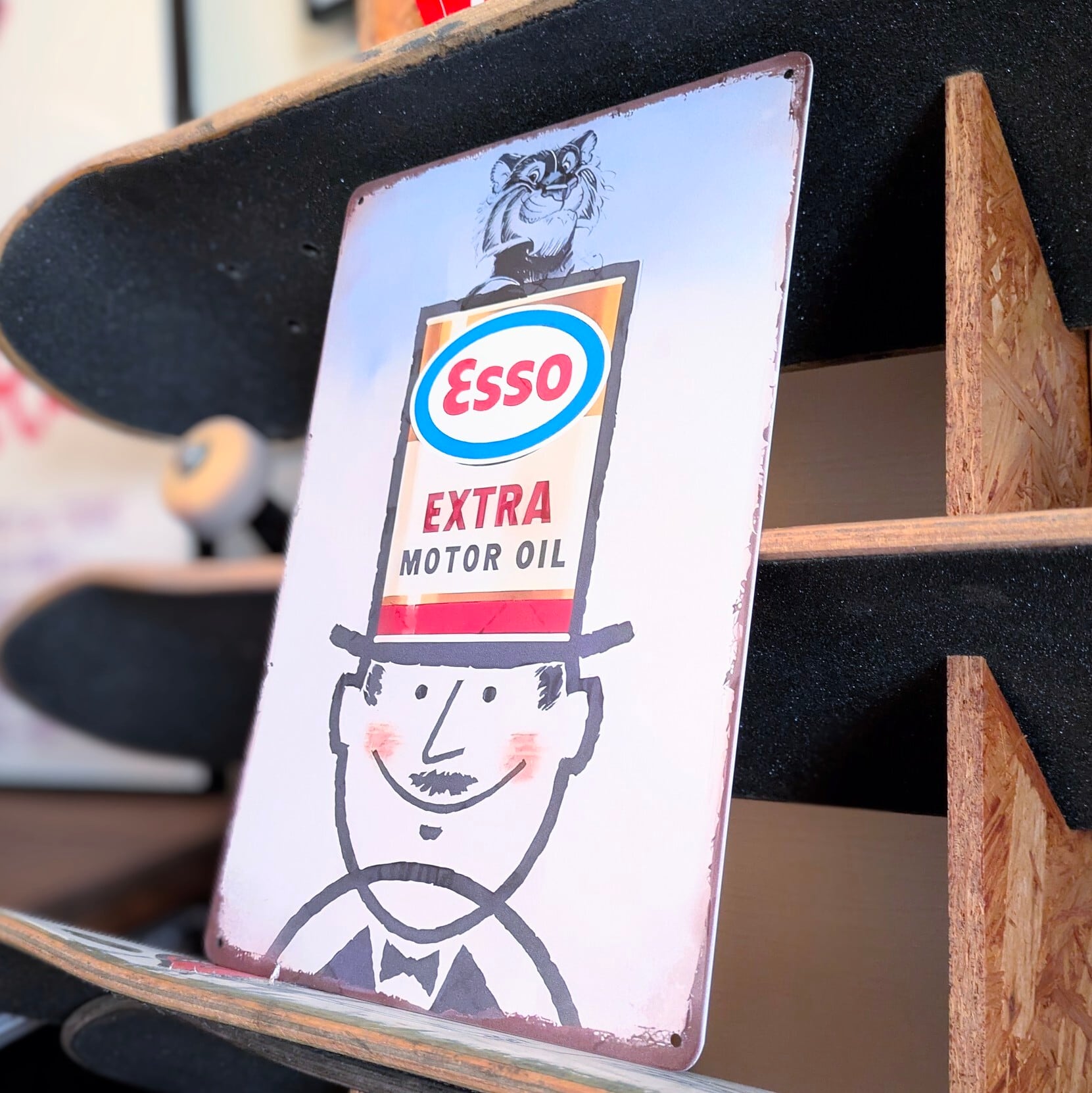 送料無料！ちょうどいいブリキ看板 【 ESSO ( エッソ )  / エッソ石油 】『 エッソタイガー 』 METAL SIGN / メタルサイン / ブリキ看板 / サインボード / ビンテージ加工〚アメリカン雑貨 アメトイ〛