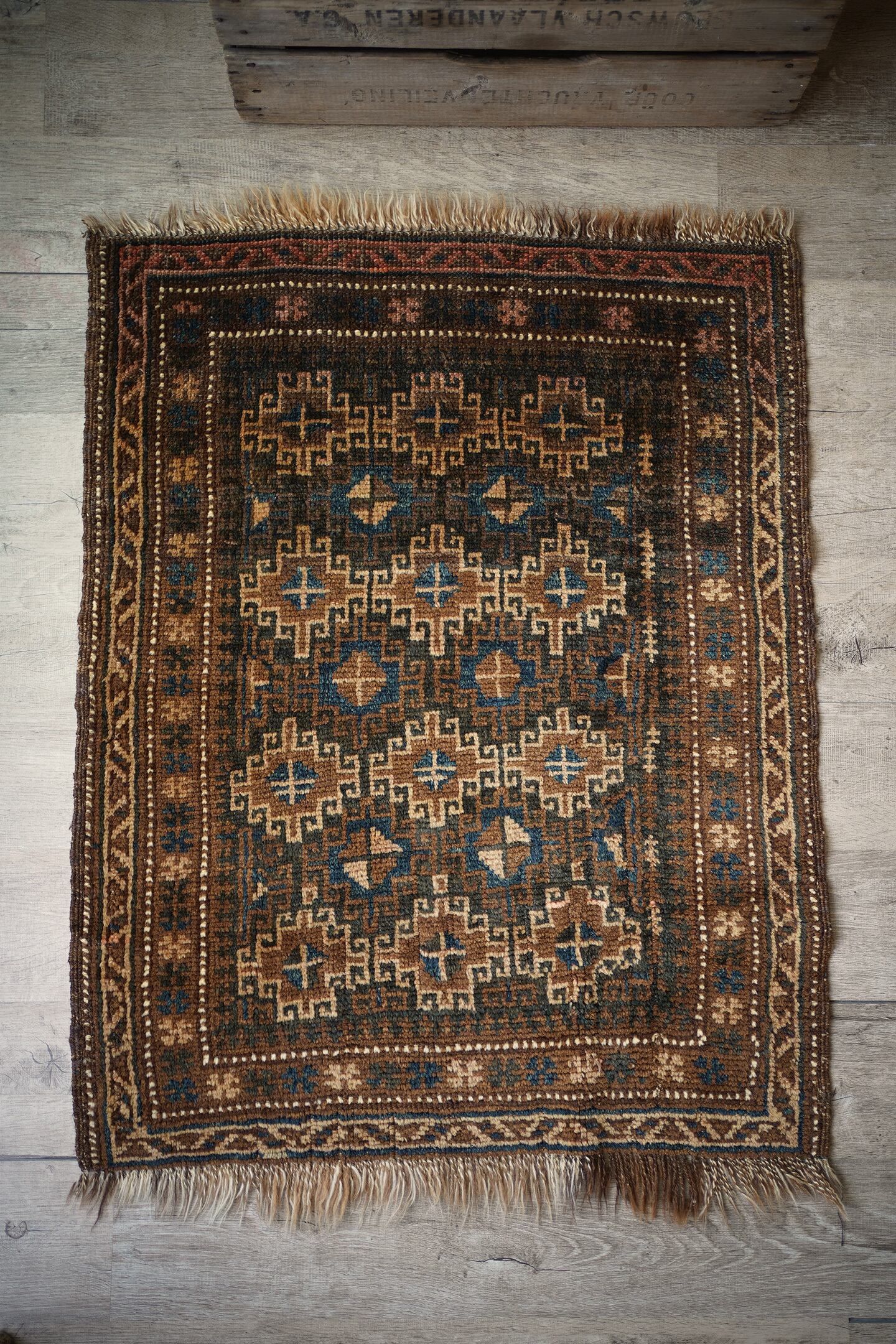 813】Semi Antique Afghan Taimani rug 1940's | ヴィンテージラグ専門