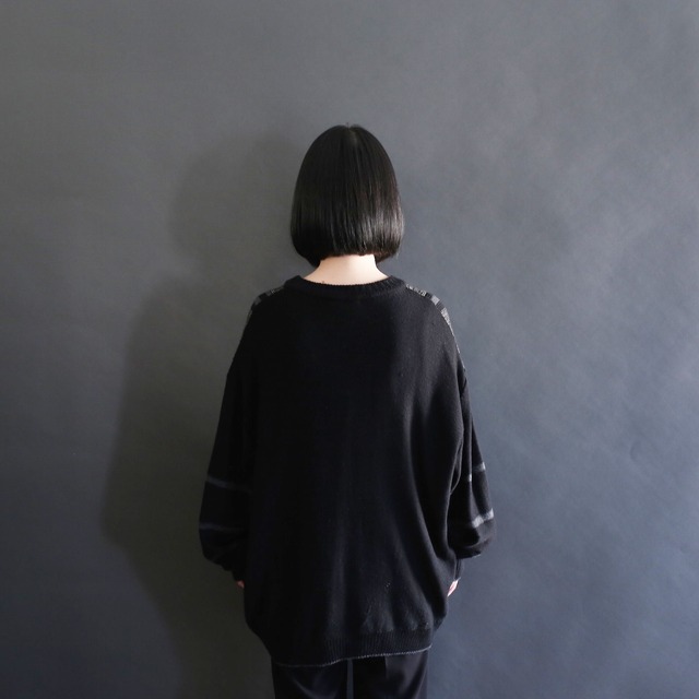 border sleeve and front switching design loose knit （made in italy）