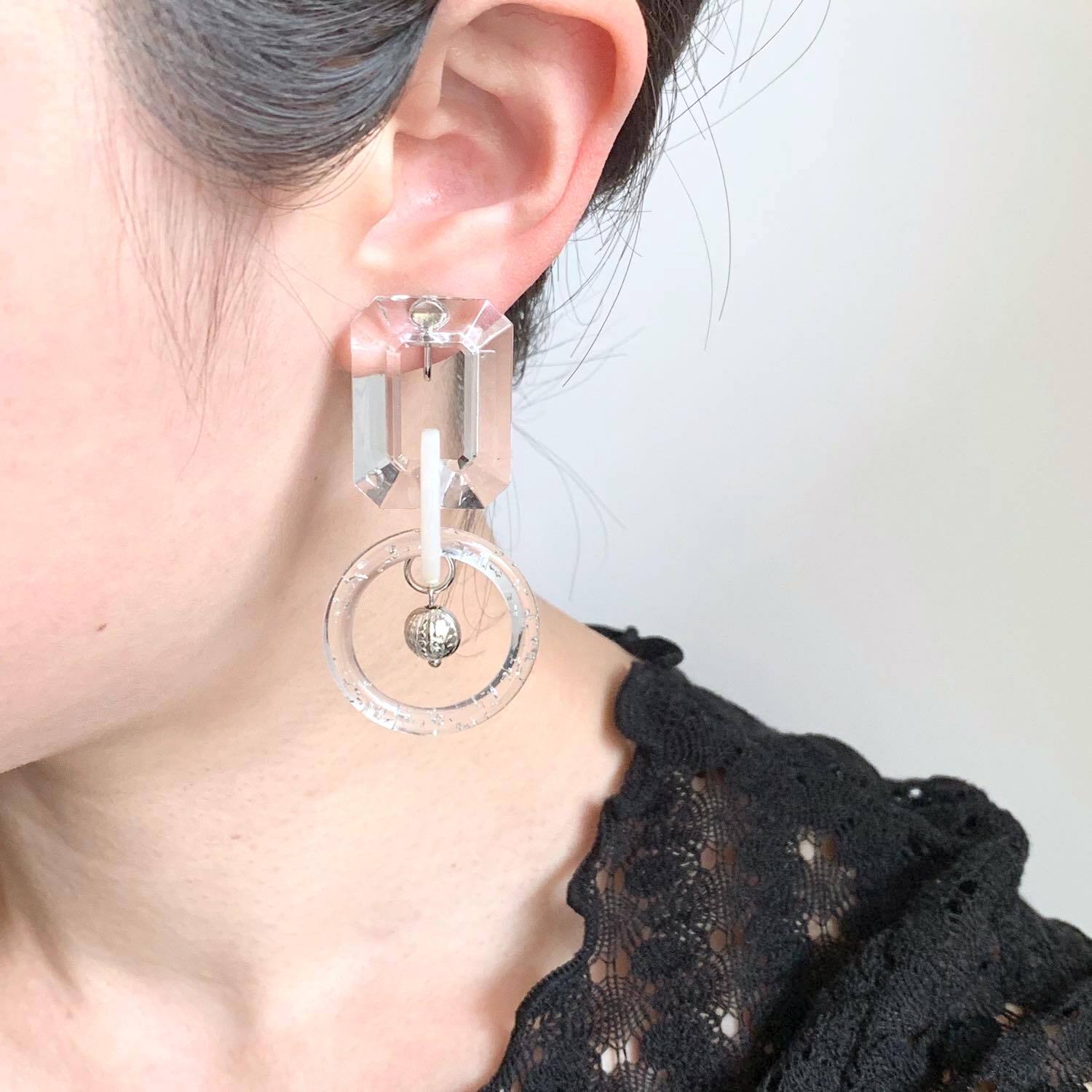 クリアとシルバーが涼しげなフープの〈ピアス/イヤリング〉 | Dua-アクセサリーパーツショップ