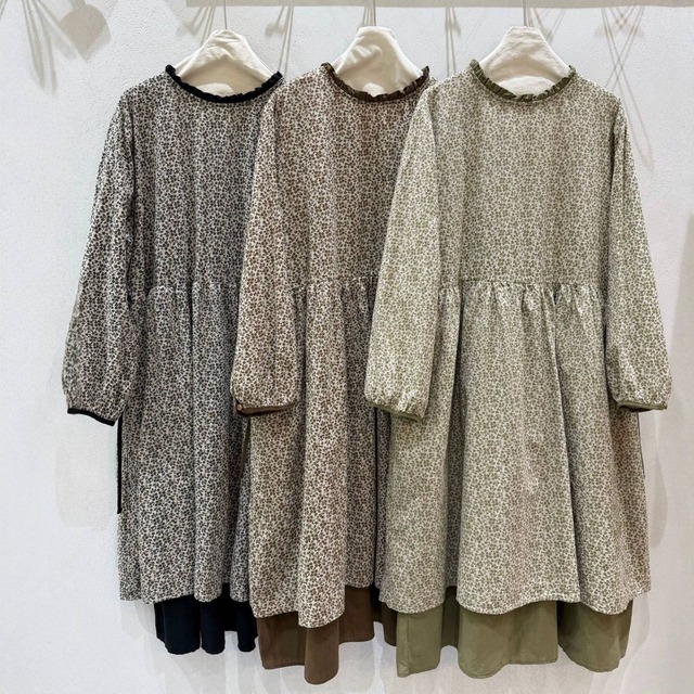 小花柄袖口フリルレイヤード風ワンピース W2052