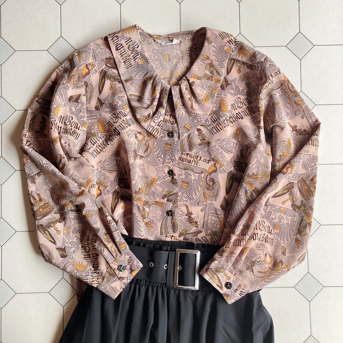 used レトロ 大きな襟の 総柄ブラウス 古着 ヴィンテージ vintage | Pay ID