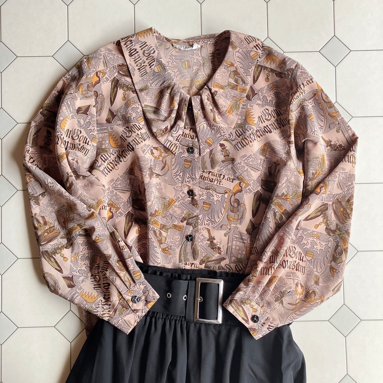 used レトロ 大きな襟の 総柄ブラウス 古着 ヴィンテージ vintage 