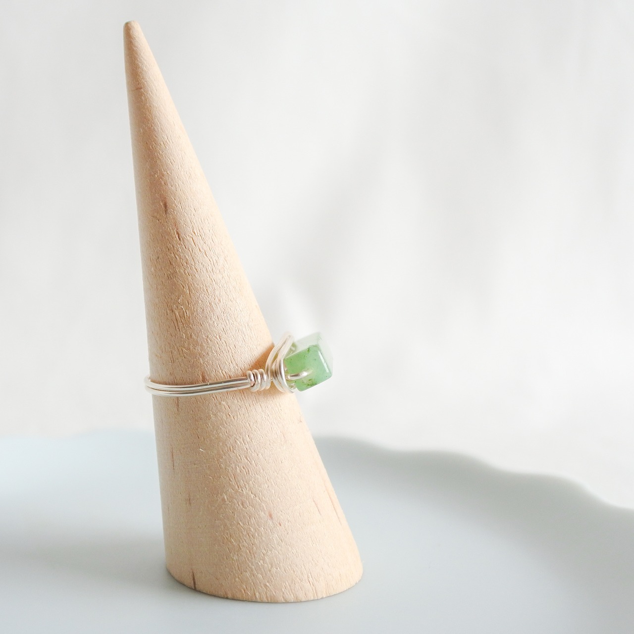 グリーンアベンチュリン　ほそながい　シルバーの指輪