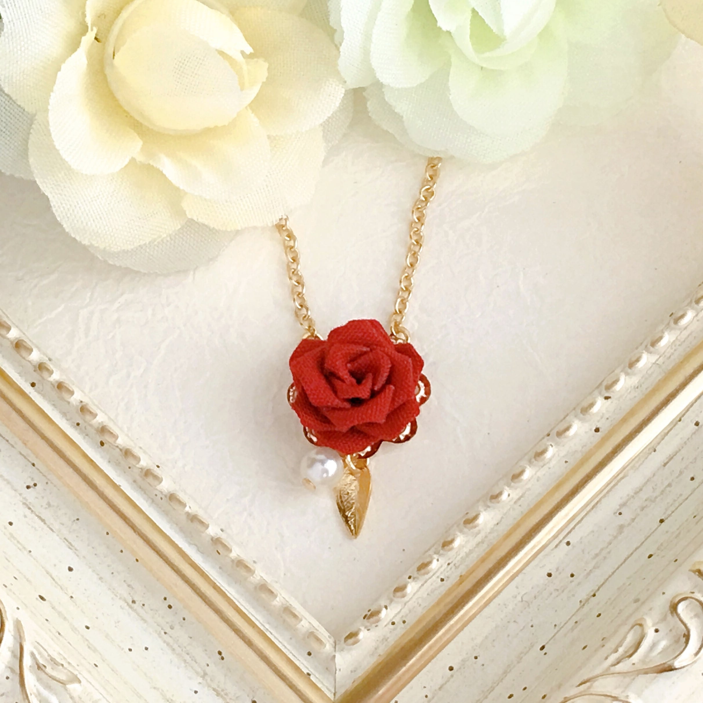 つまみ細工 3色*クラシックローズのネックレス 】---フラワー/誕生日