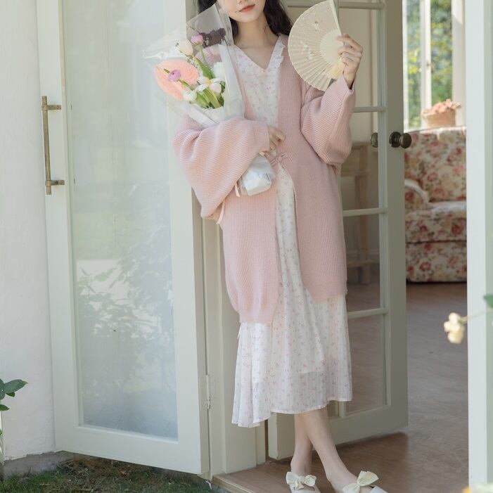 トップス レディース カーディガン ロング丈 袖あり 長袖 Vネック ニット かわいい 大人可愛い シンプル カジュアル フェミニン おしゃれ お洒落 こなれ感 ラフ ラブリー キュート ガーリー レトロ 無地 OL 通勤 学生 通学 デート お出かけ 女子会 休日 旅行 散歩 カフェ巡り 送料無料 公園デビュー S M L ゆったり ゆる ピンク 春 10代 20代 30代 40代 ママ 女性用 韓国 韓国系 着回し 普段使い 重ね着 体型カバー 定番 ファッション コーデ スタイル プチプラ モテ