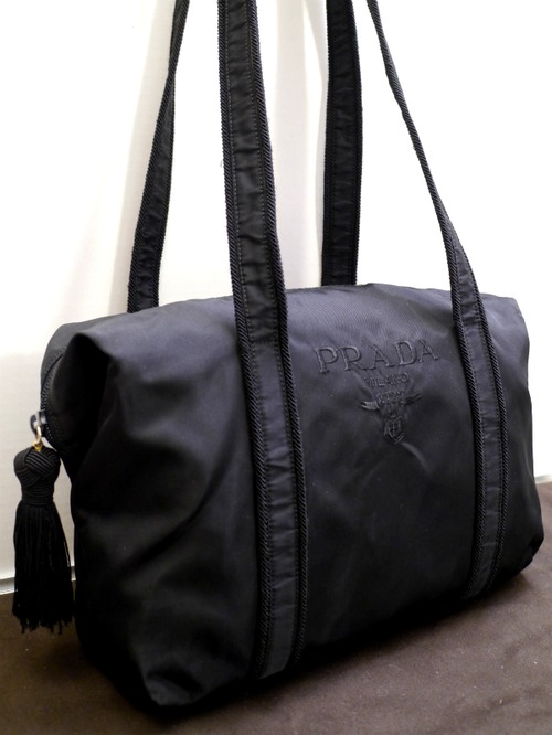 美品◆PRADA プラダ ロゴ刺繍 フリンジチャームデザイン ナイロンxキャンバス ショルダー バッグ 黒◆ フリンジチャームがさりげなくお洒落