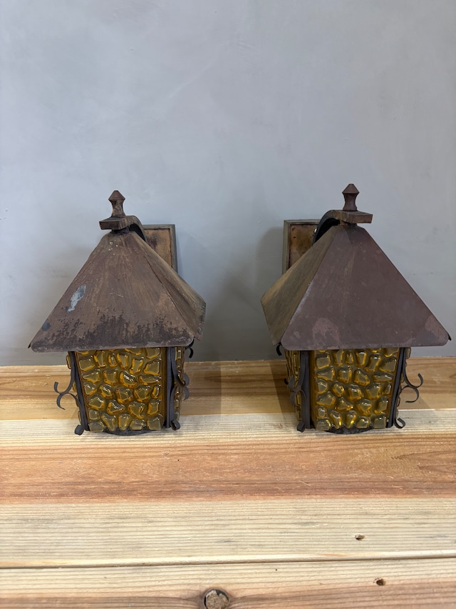 st52 【古物】屋根付き型ブラケットライト　2個セット