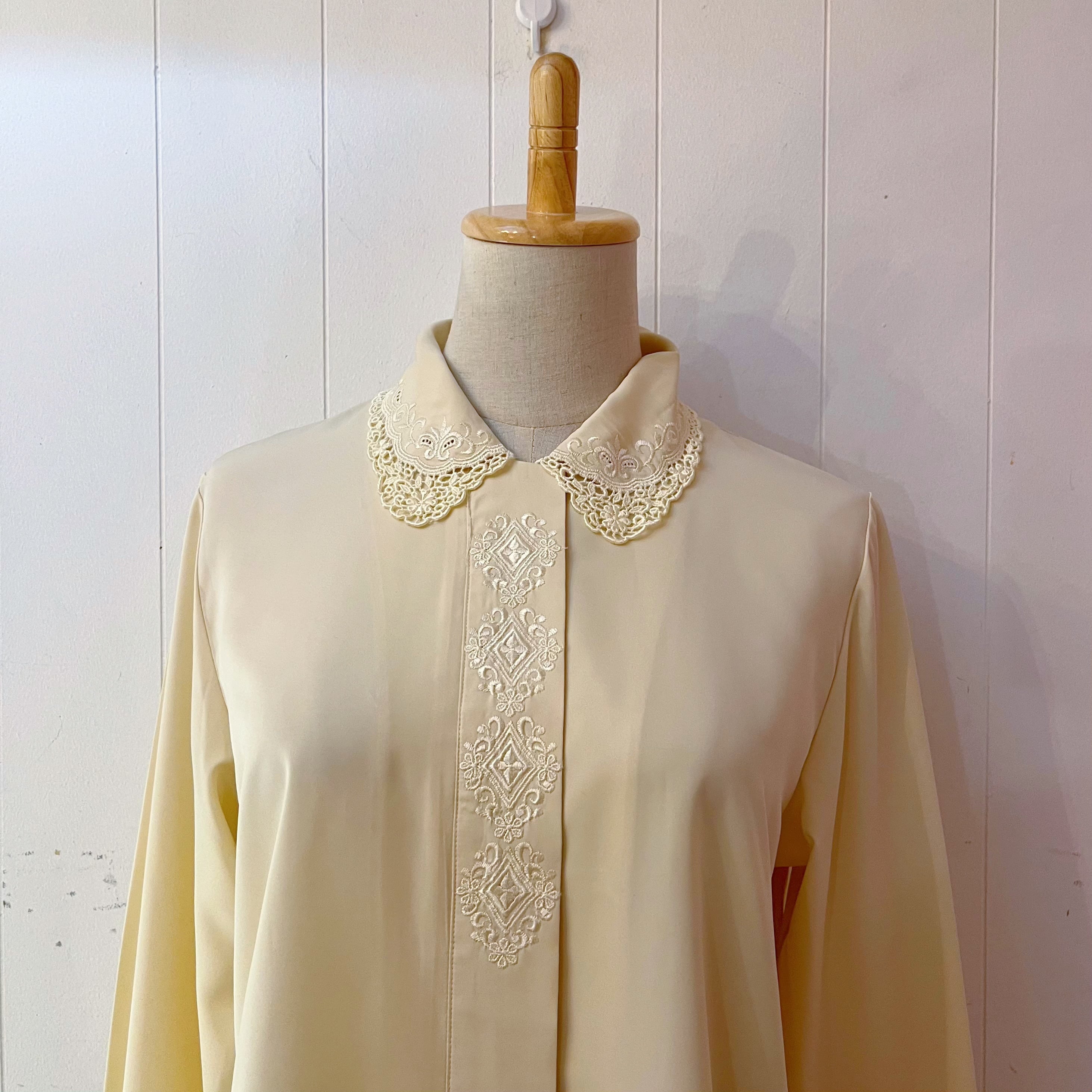 embroidery lace collar cream blouse