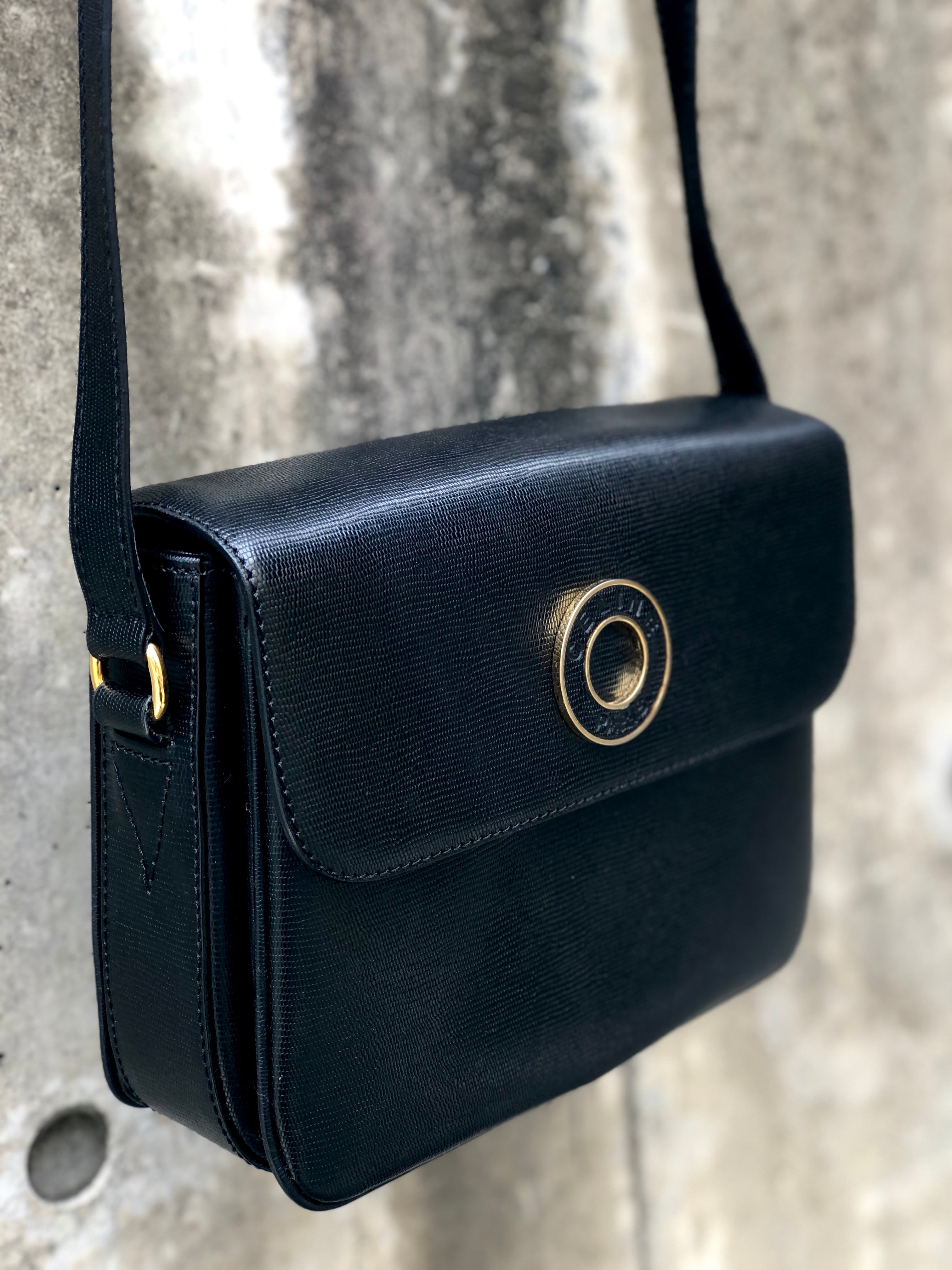 CELINE セリーヌ ロゴサークル エンボスレザー クロスボディ