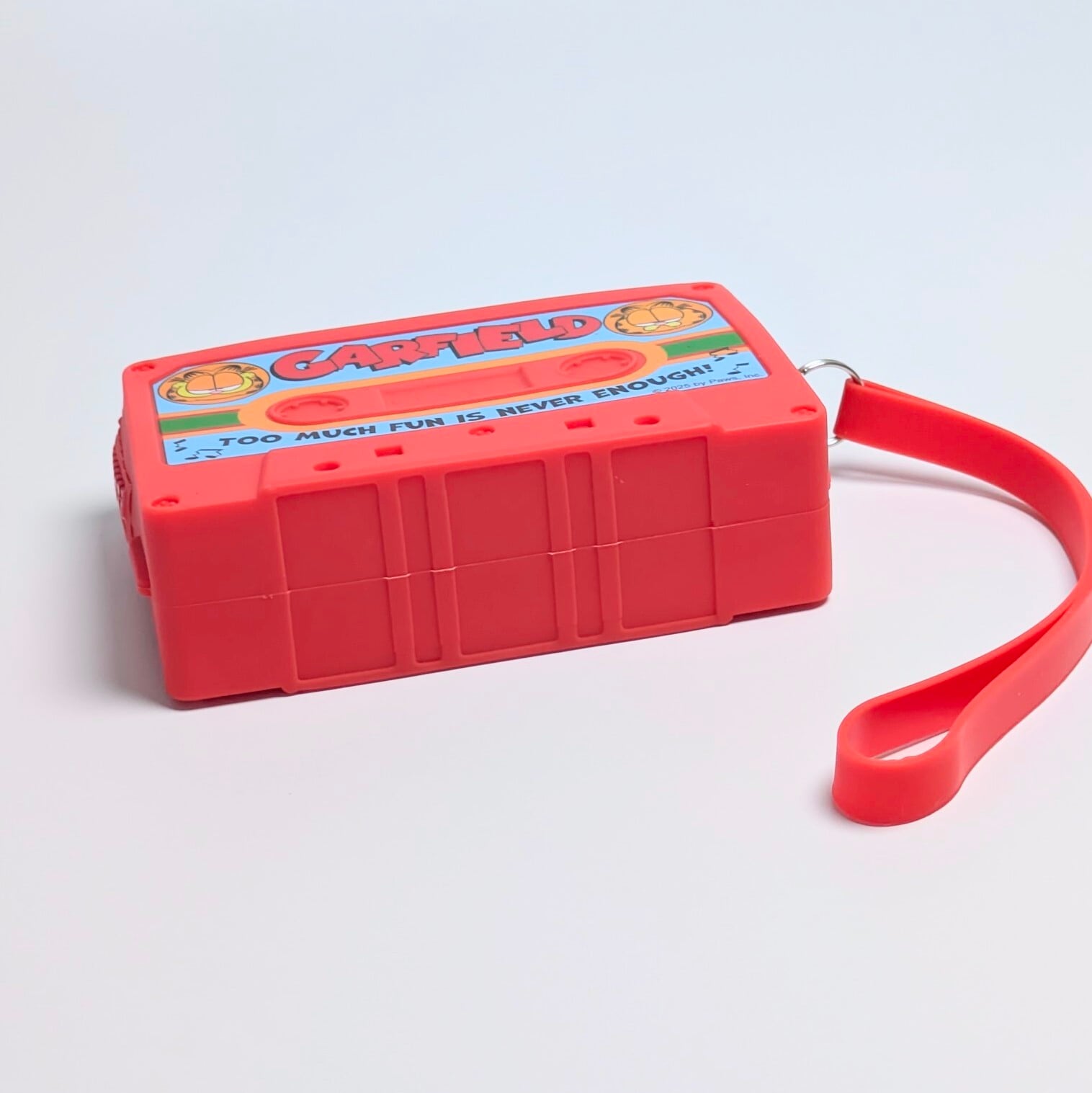 【 Garfield ( ガーフィールド ) 】SILICONE POUCH ( シリコーンポーチ ) カセットテープ型 ストラップ付き / 小物入れ / コインケース / コスメポーチ / シリコン〚アメリカン雑貨 アメトイ〛
