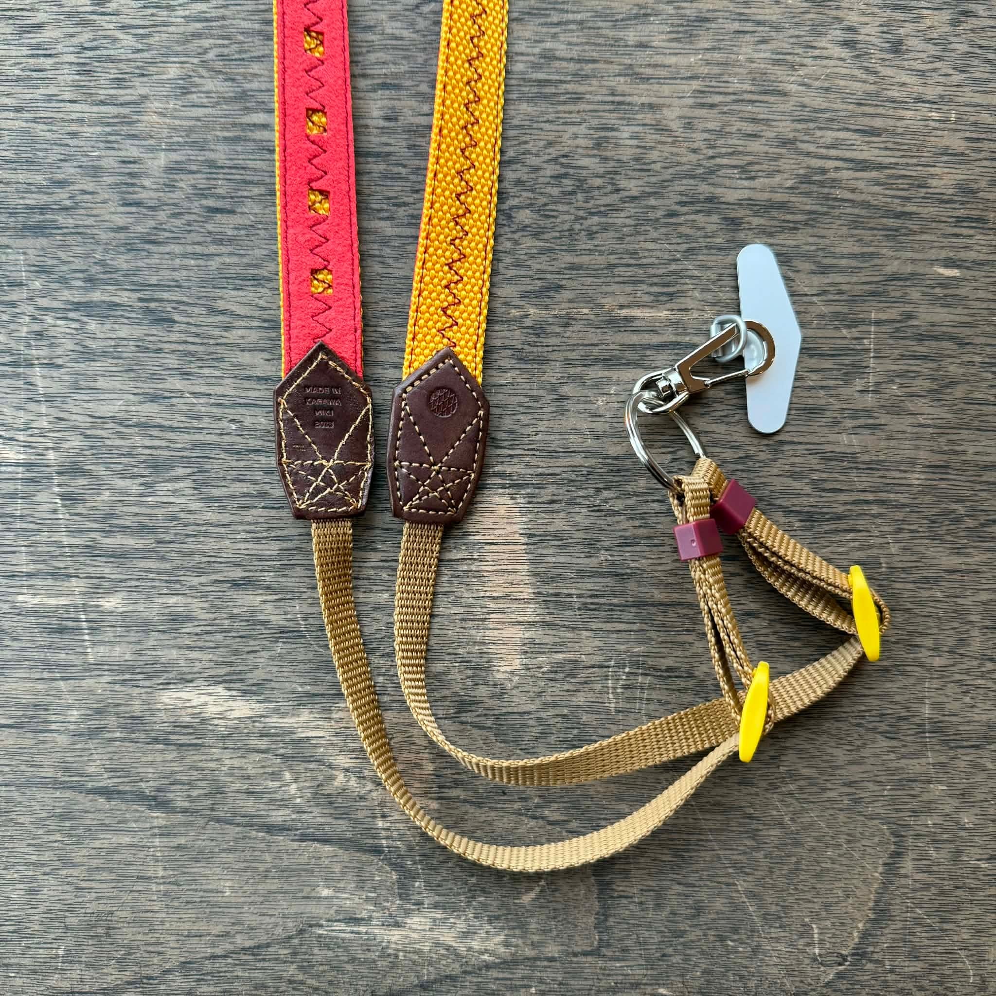 30mm幅カメラストラップライトグレー裏地山藍ずり革ベタ染 | Pay ID