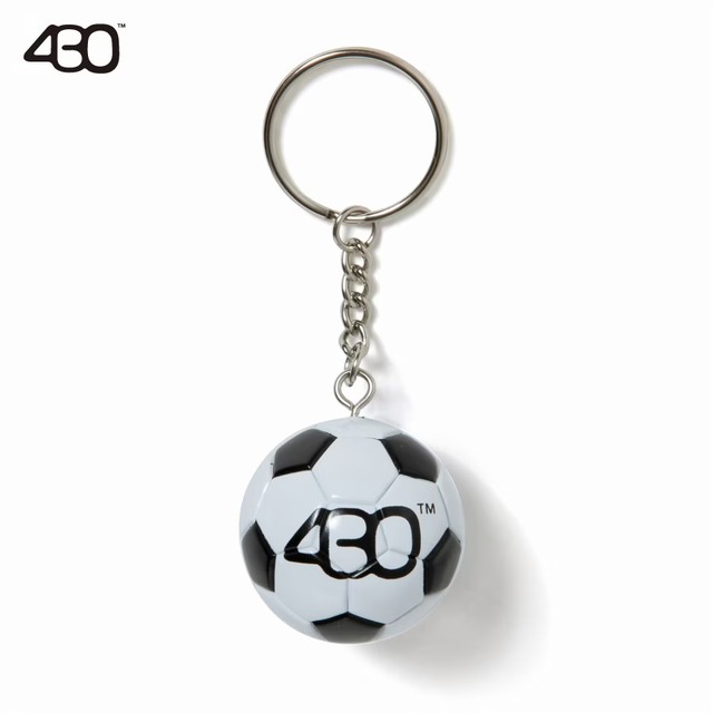 430 : RETRO SOCCER BALL KEYHOLDER
