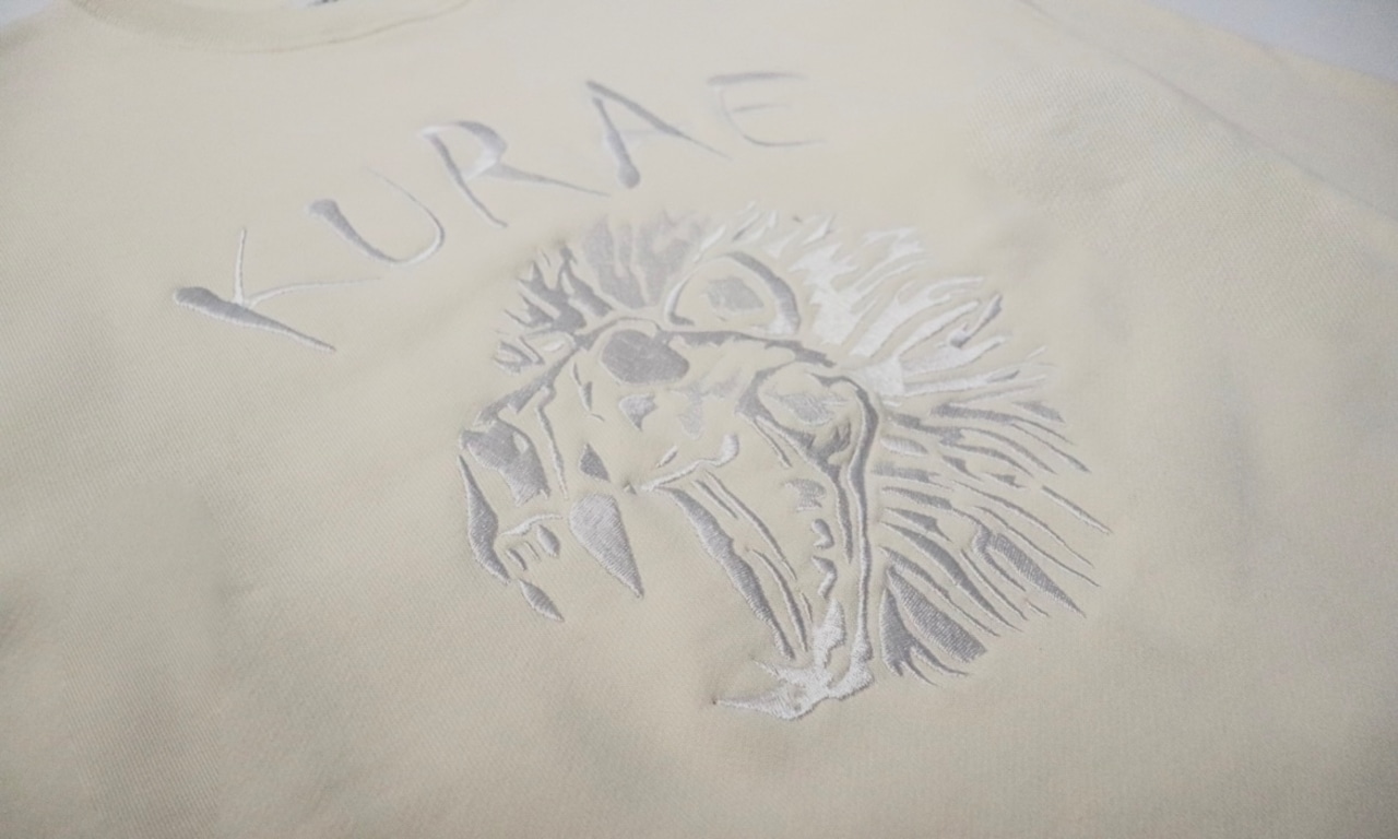 KURAE刺繍スウェット 12.7オンス ヘヴィーウェイト クルーネック white