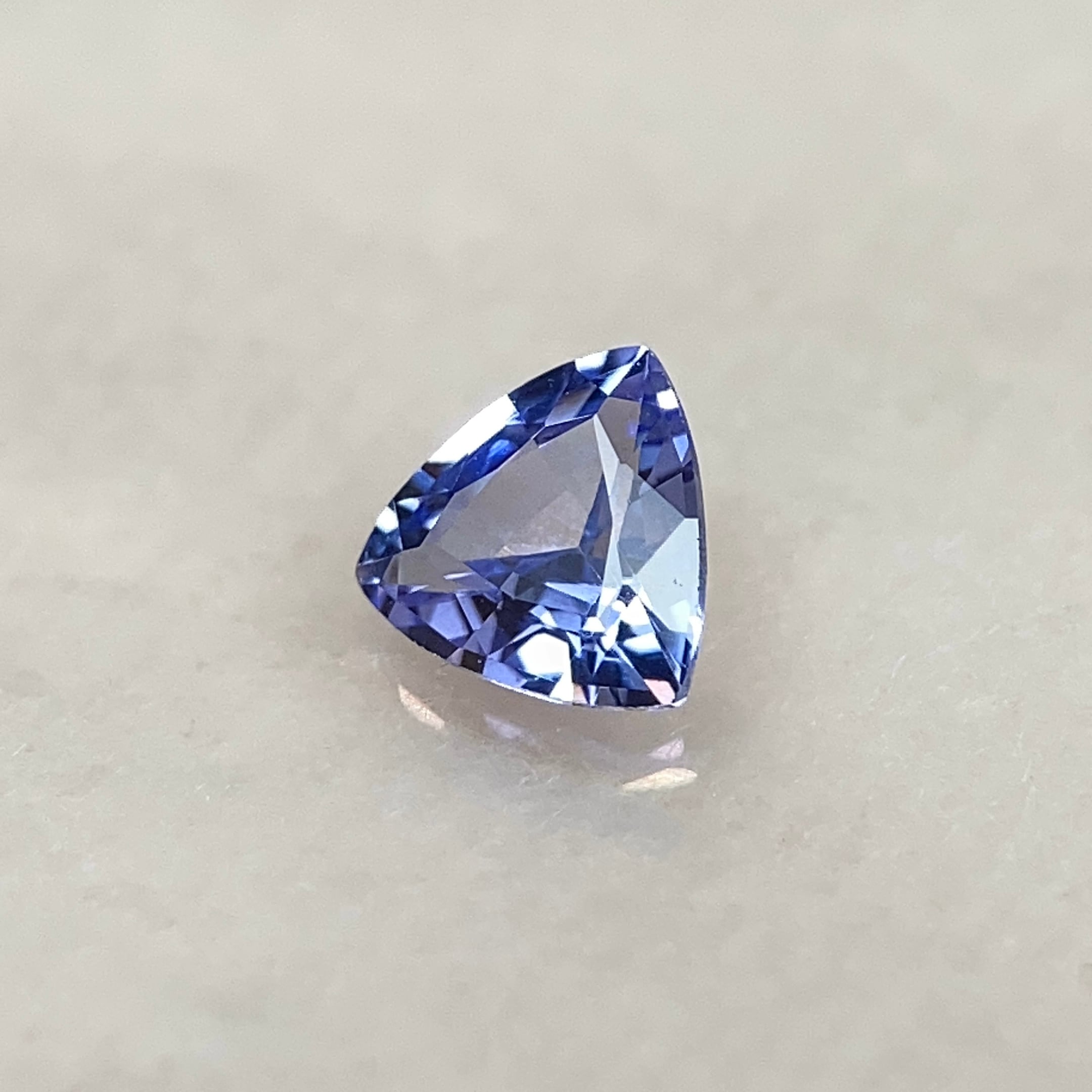 サファイア 0.331ct 青紫色 簡易ソーティング付き No.198 | 天然石と