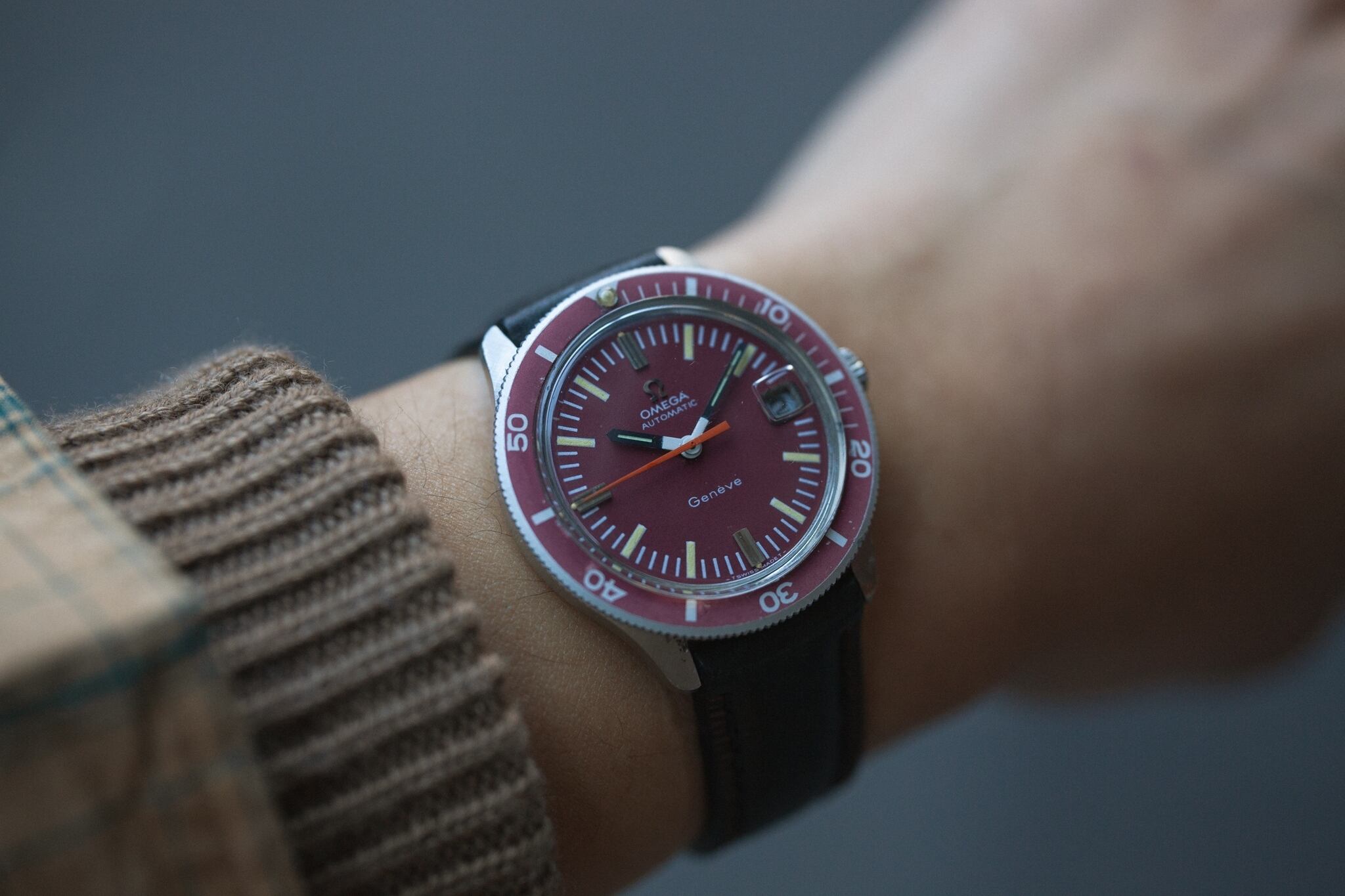 70s omega seamaster 自動巻き 赤文字盤 稼働 オメガ ファッション 70s omega seamaster 自動巻き リダン 赤