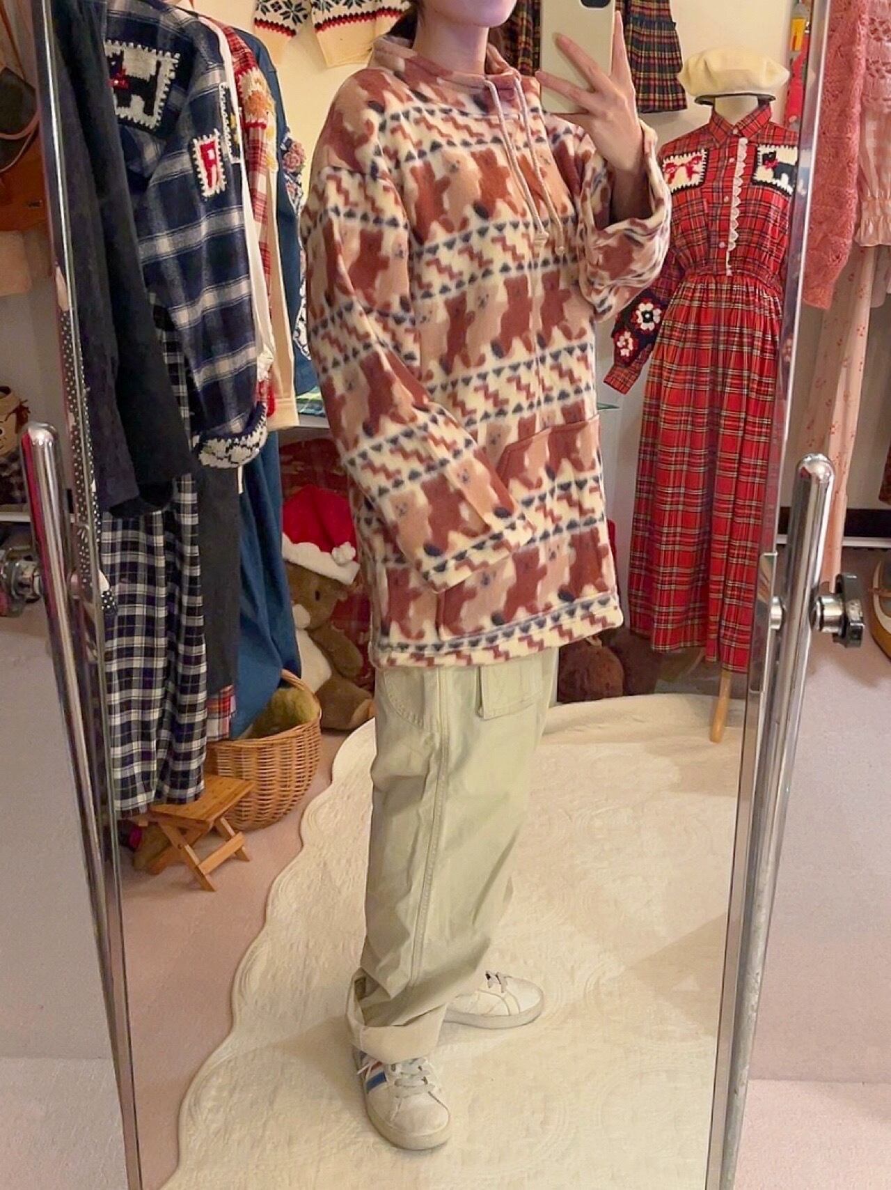 bear line fleece pullover