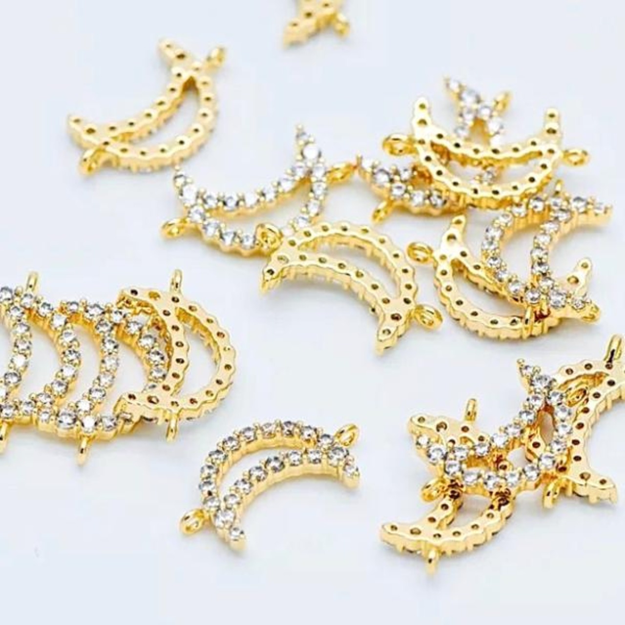 【1粒】ムーンジルコニア/ＣＺ/チャーム/ゴールド/真鍮/ペンダント/月/コネクター/ブレスレット