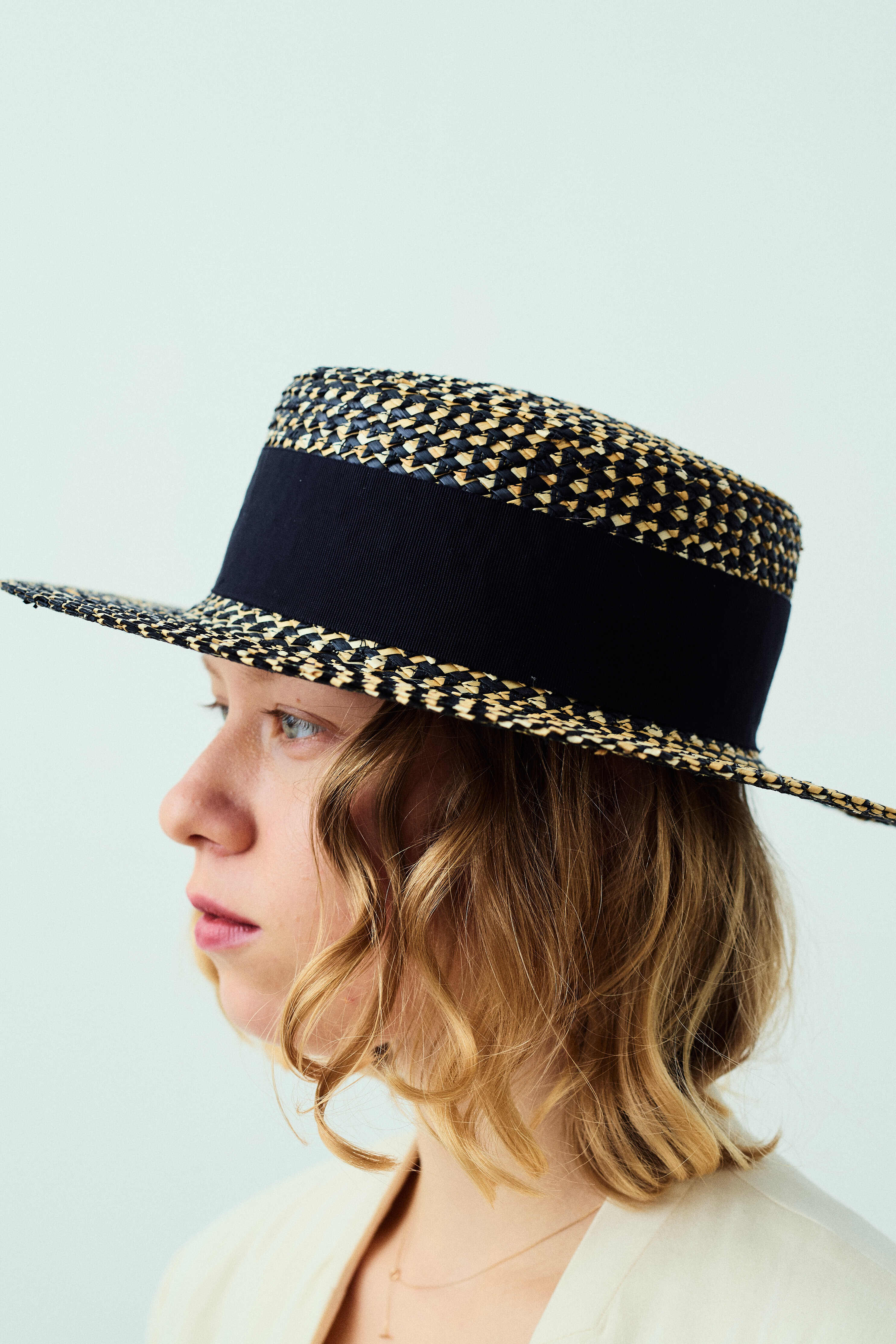 Mia Hat & Accessory