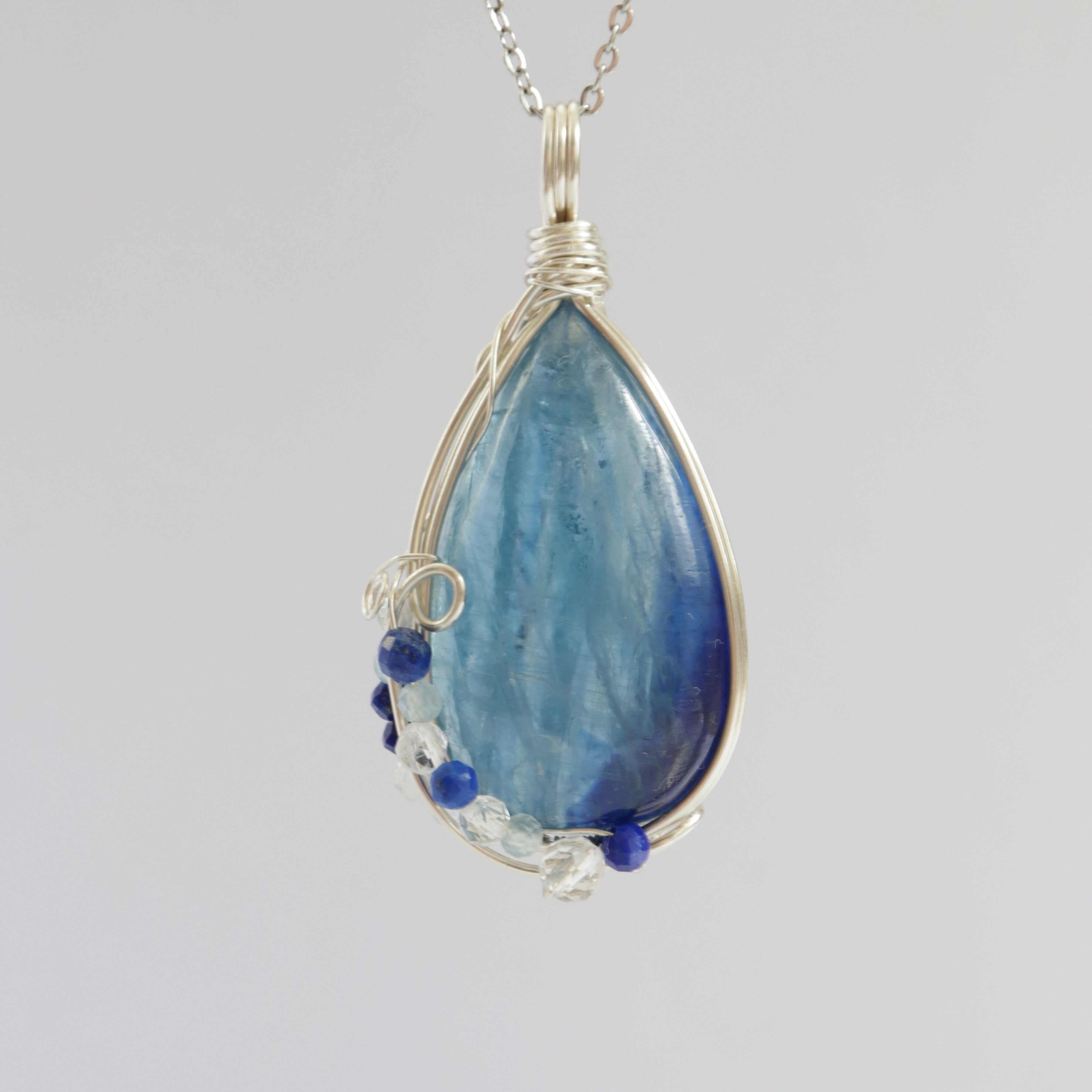 1点もの カイヤナイト バイカラー ワイヤーラッピング