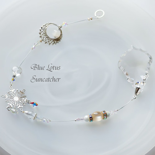 水晶＆ムーンストーン入り＊スノーホワイトの癒しサンキャッチャー
